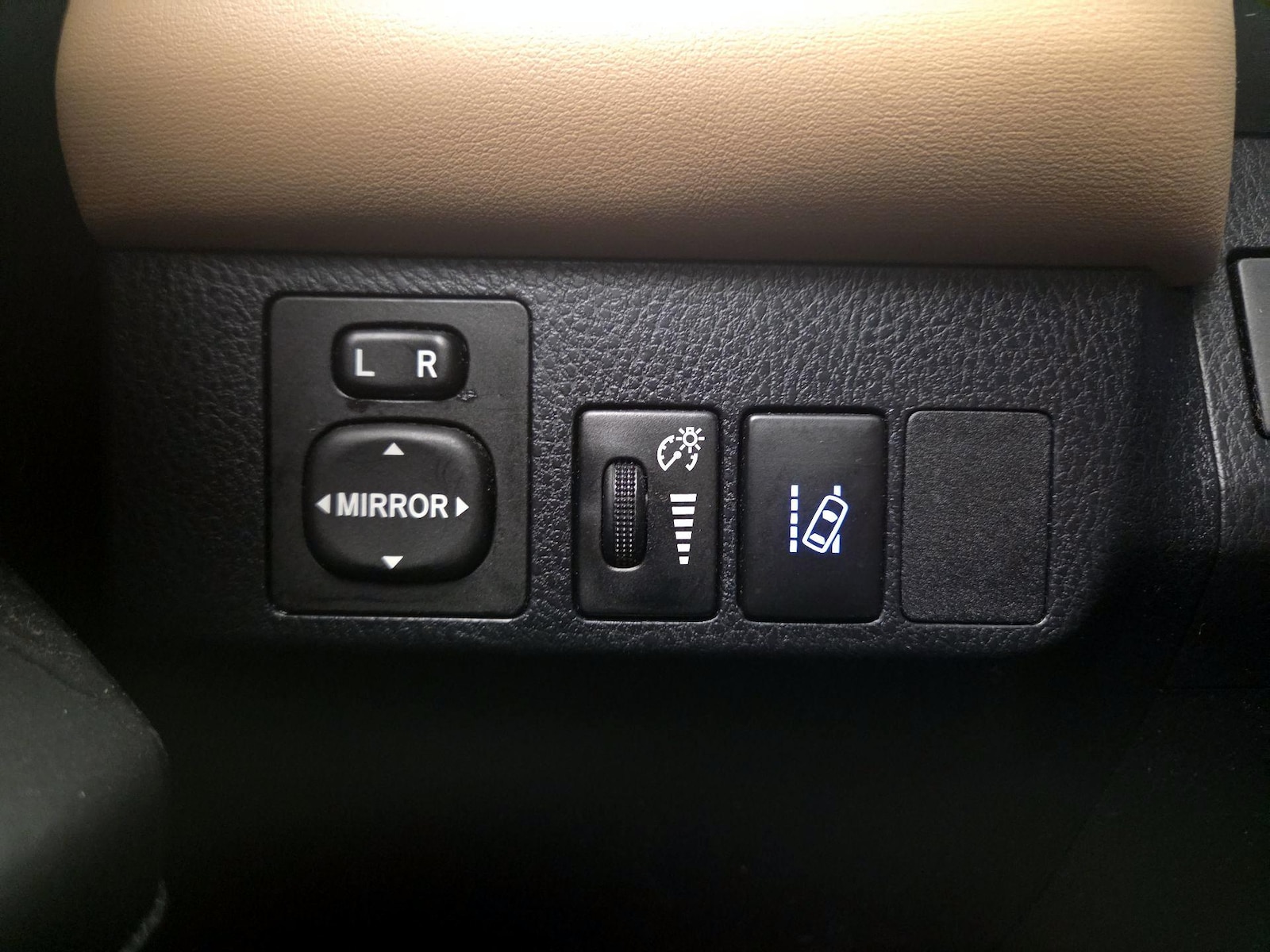 2018 Toyota RAV4 XLE - Photo 14