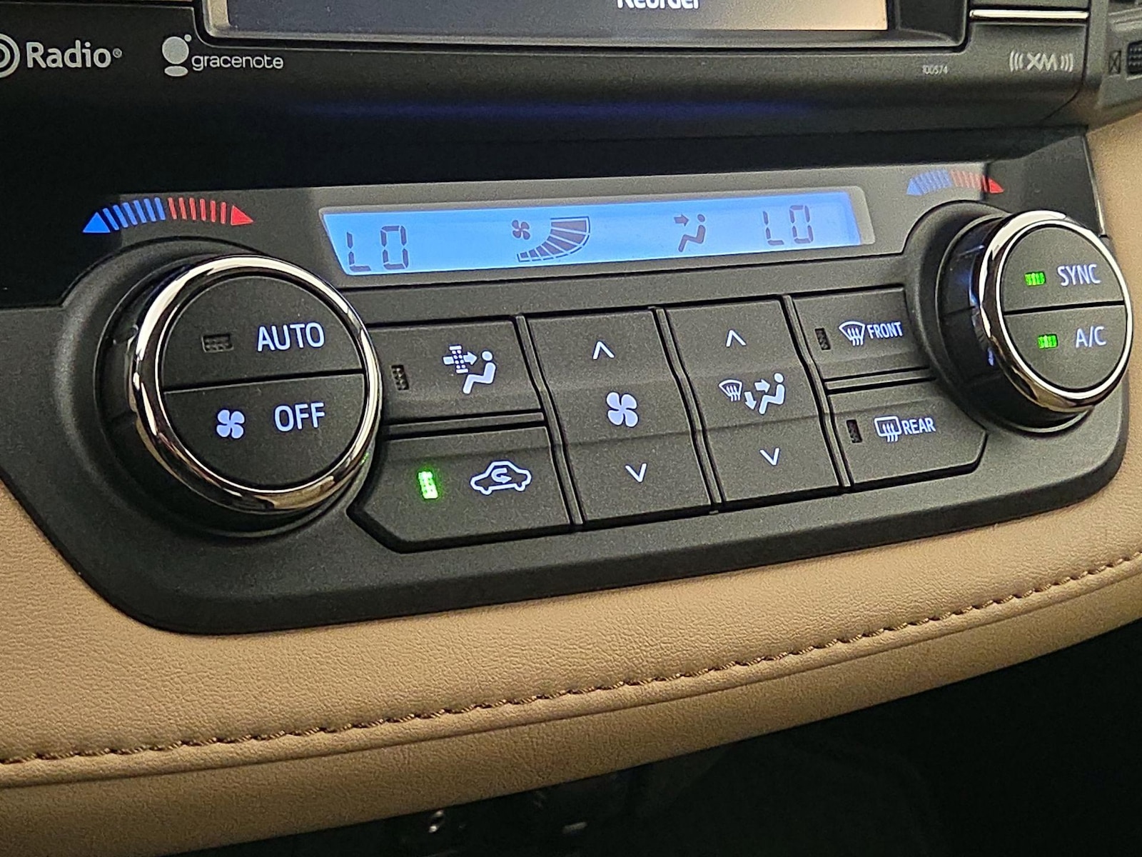 2018 Toyota RAV4 XLE - Photo 17