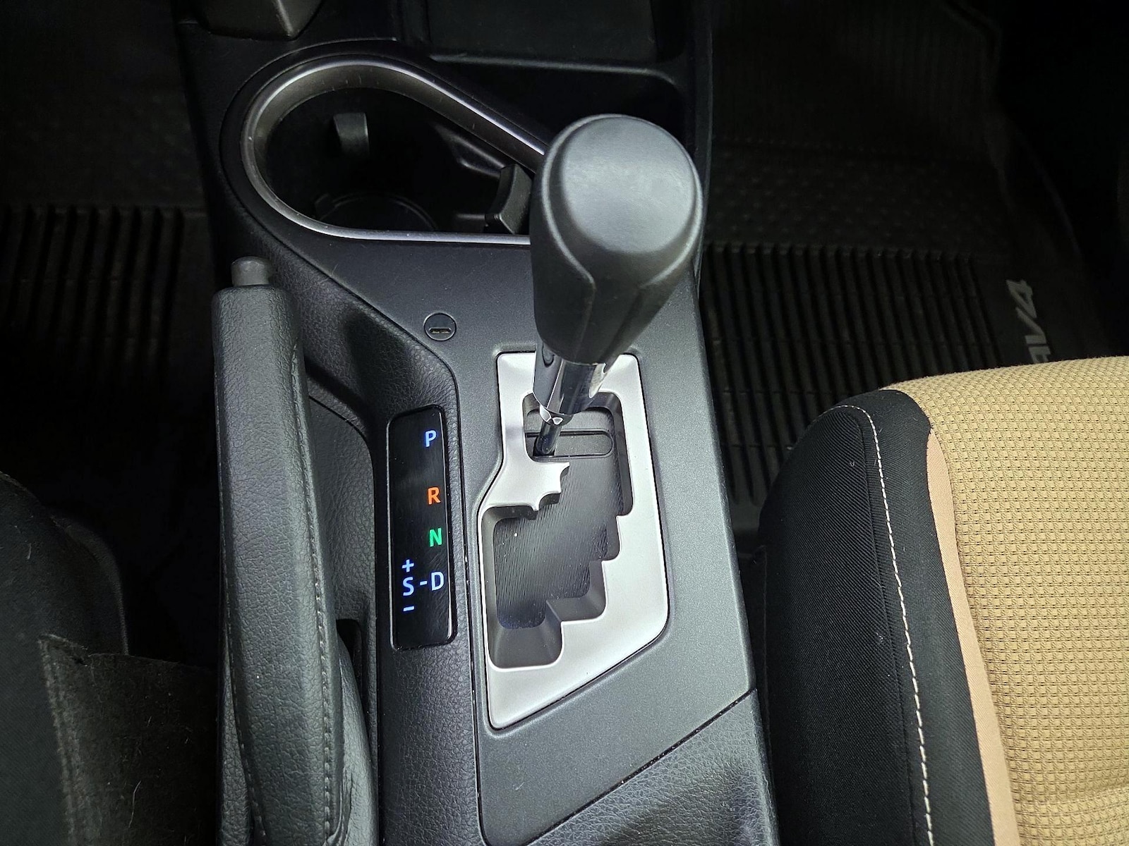 2018 Toyota RAV4 XLE - Photo 18