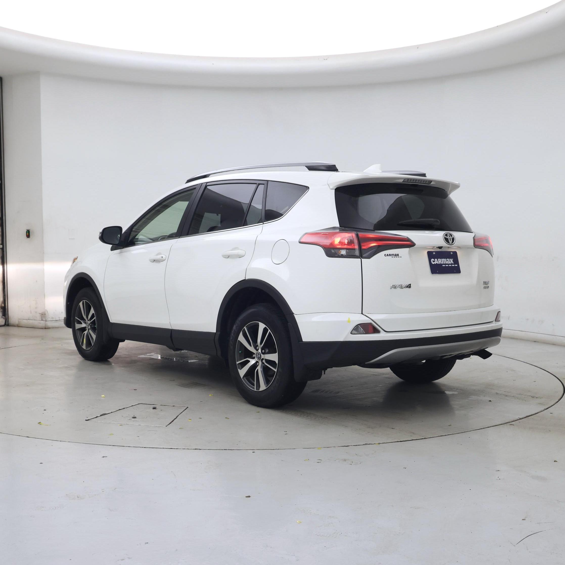 Thumbnail: 2018 Toyota RAV4 - 2