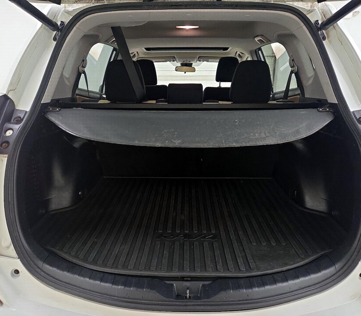 Trunk/Cargo (Seats Up)