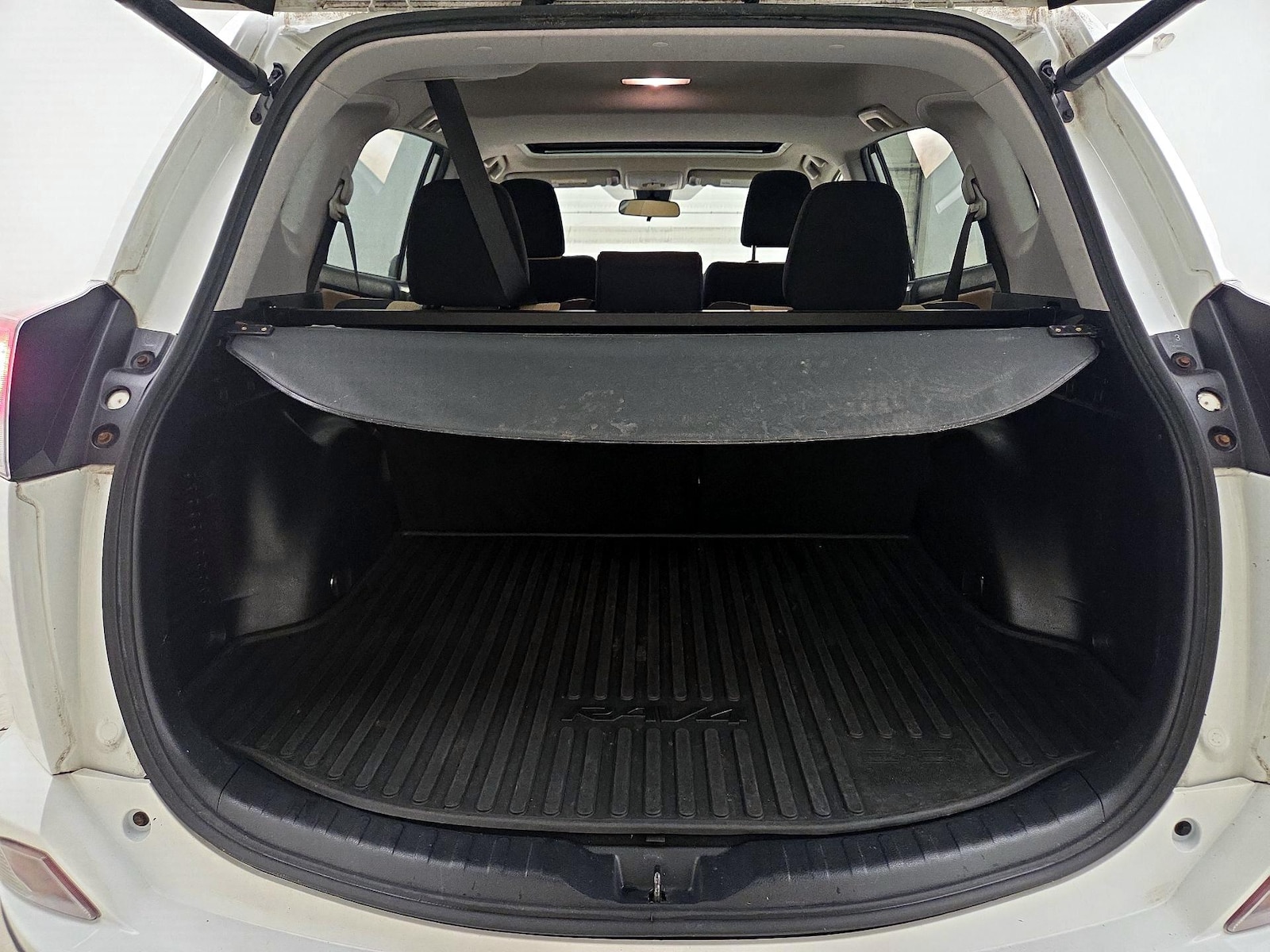 2018 Toyota RAV4 XLE - Photo 22