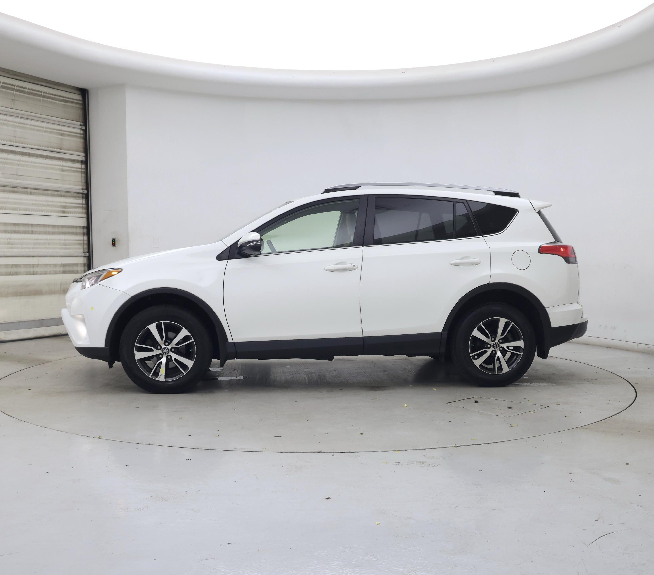 Thumbnail: 2018 Toyota RAV4 - 3