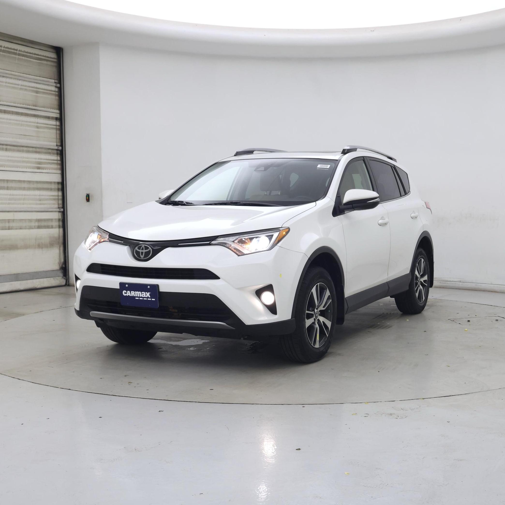 Thumbnail: 2018 Toyota RAV4 - 4