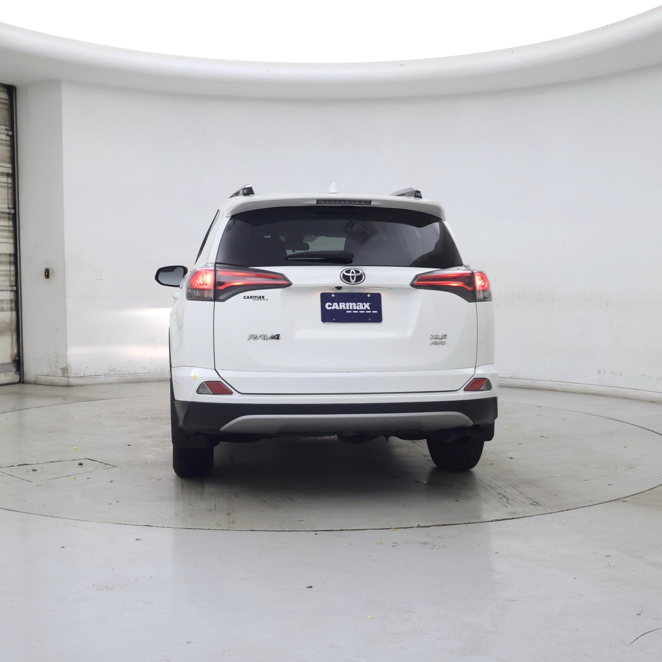 Thumbnail: 2018 Toyota RAV4 - 6