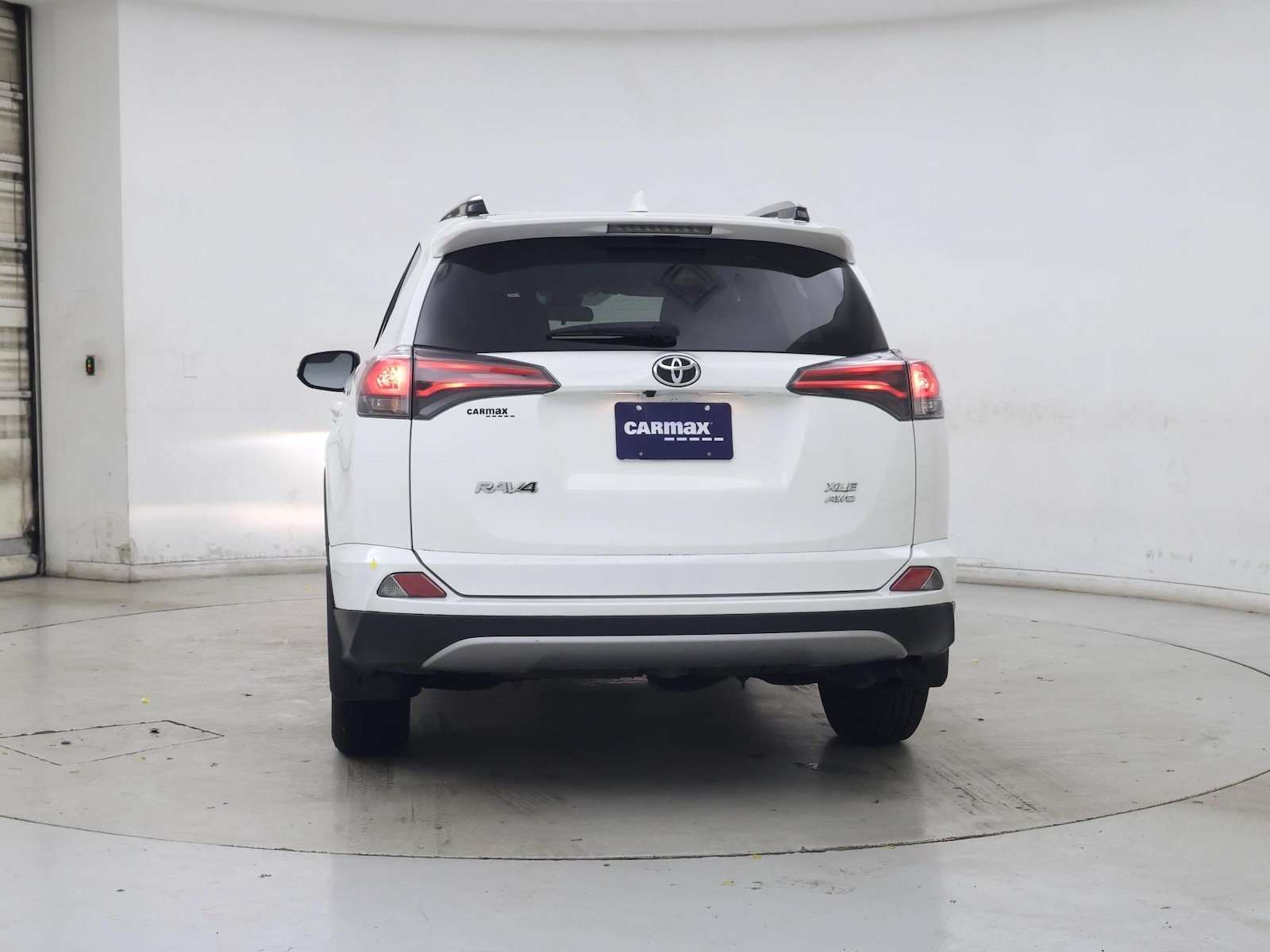 2018 Toyota RAV4 XLE - Photo 7