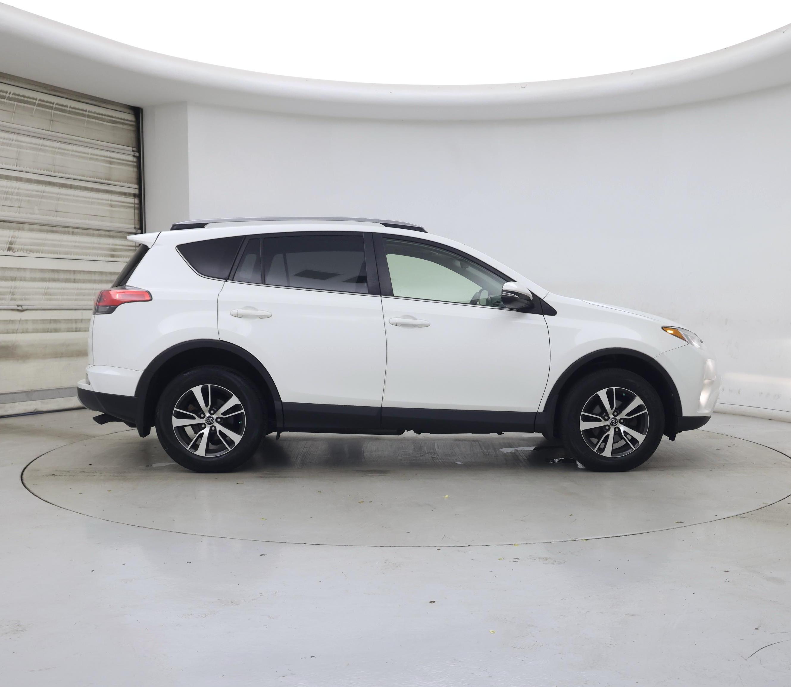 Thumbnail: 2018 Toyota RAV4 - 7