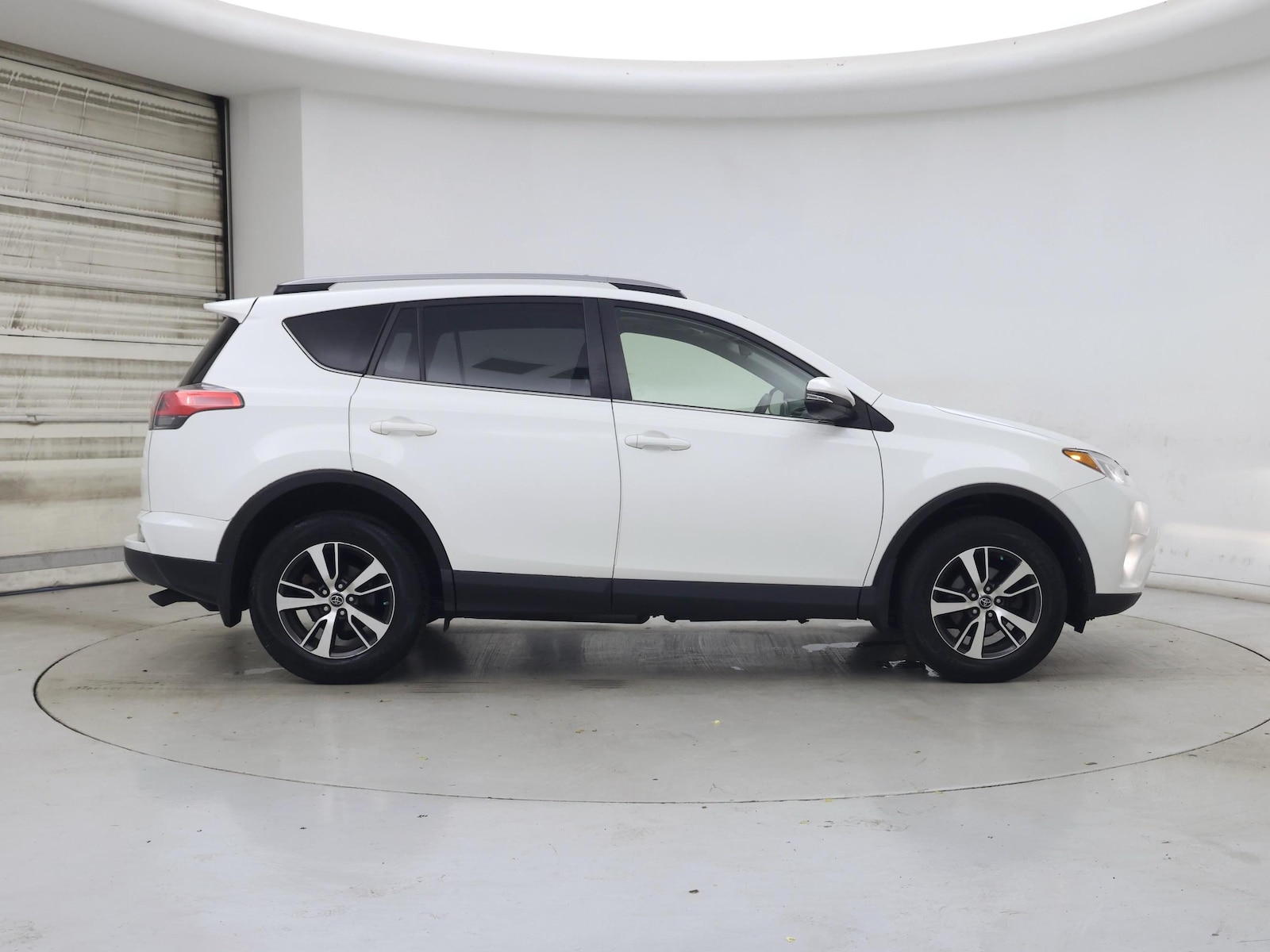 2018 Toyota RAV4 XLE - Photo 8