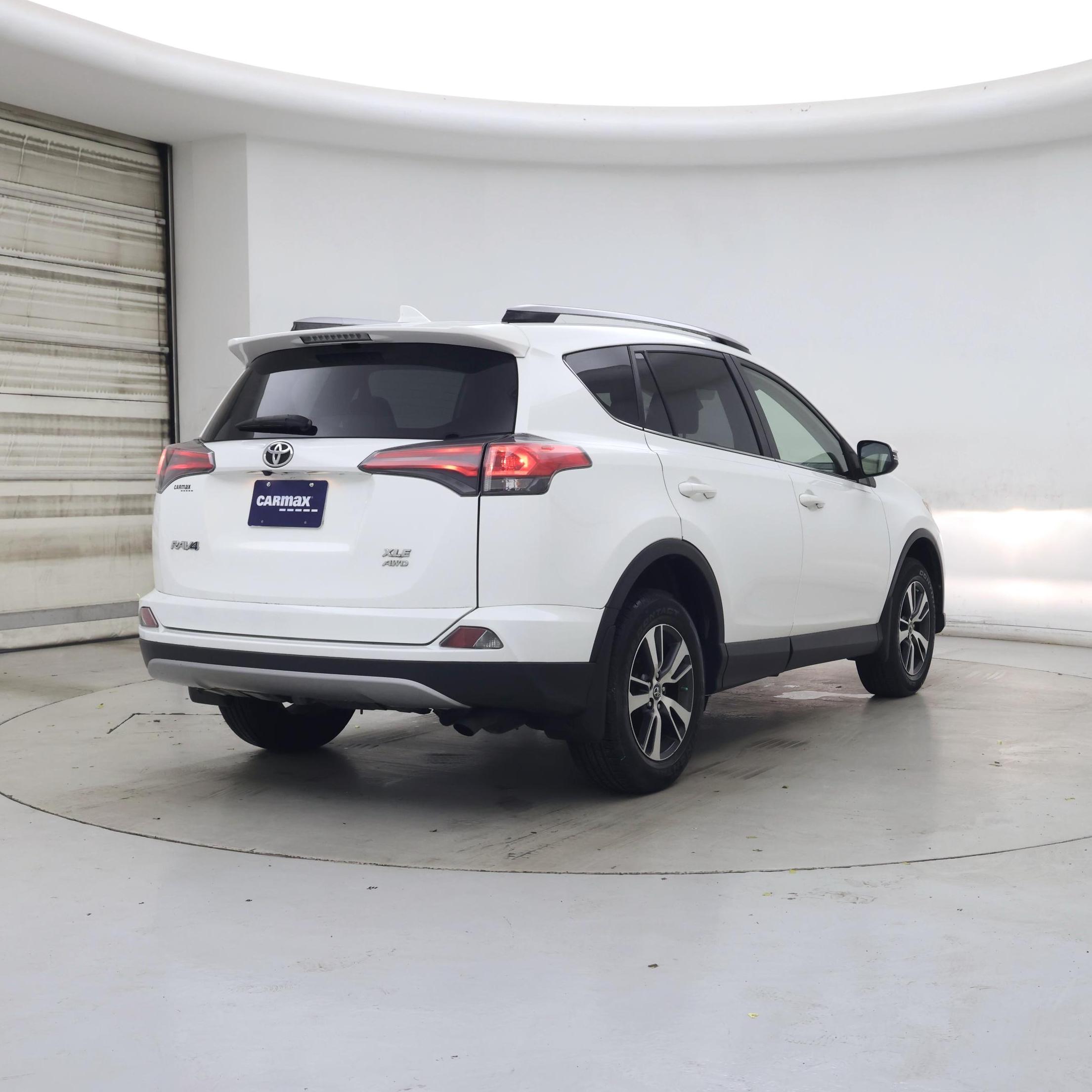 Thumbnail: 2018 Toyota RAV4 - 8