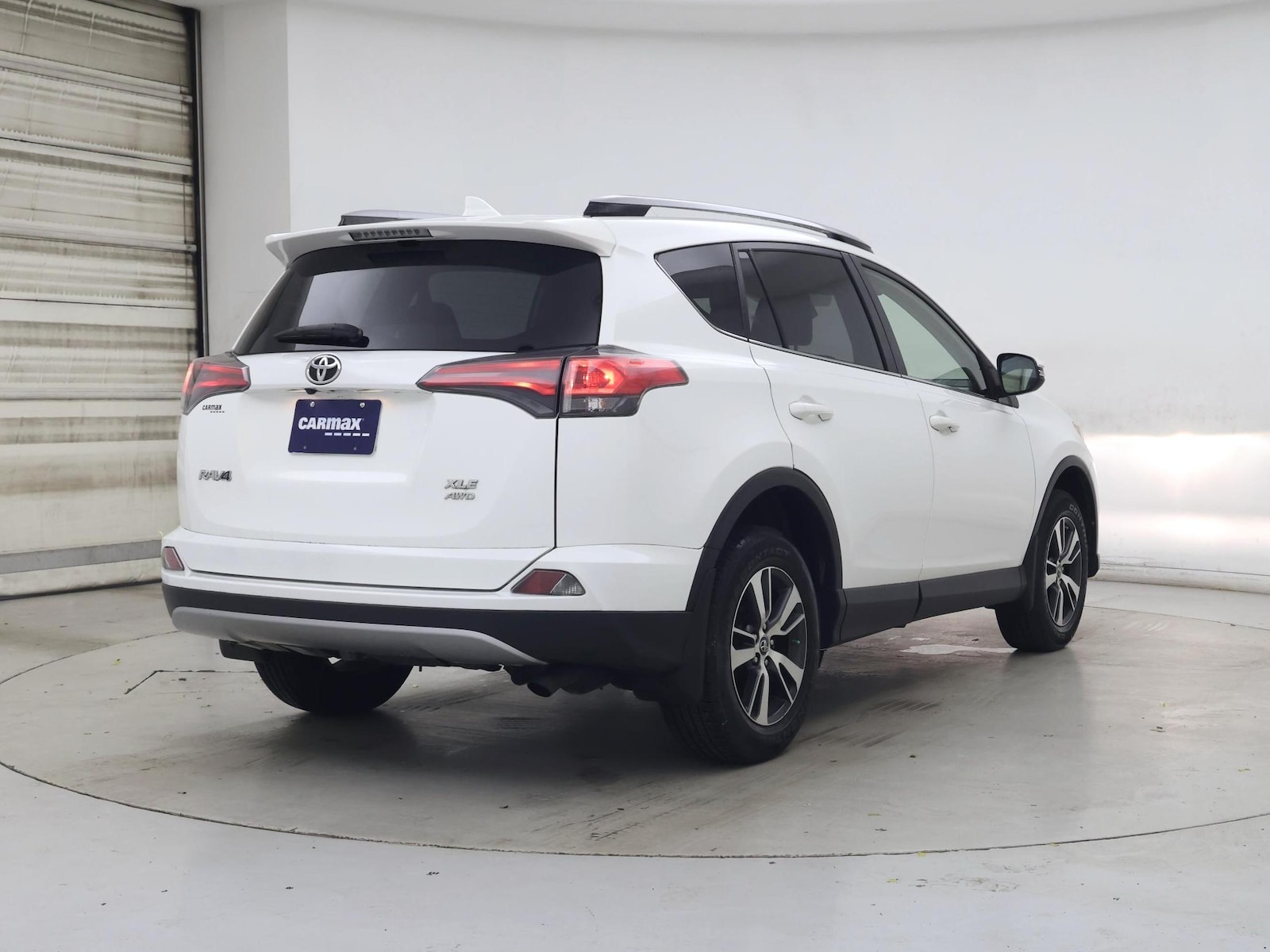 2018 Toyota RAV4 XLE - Photo 9