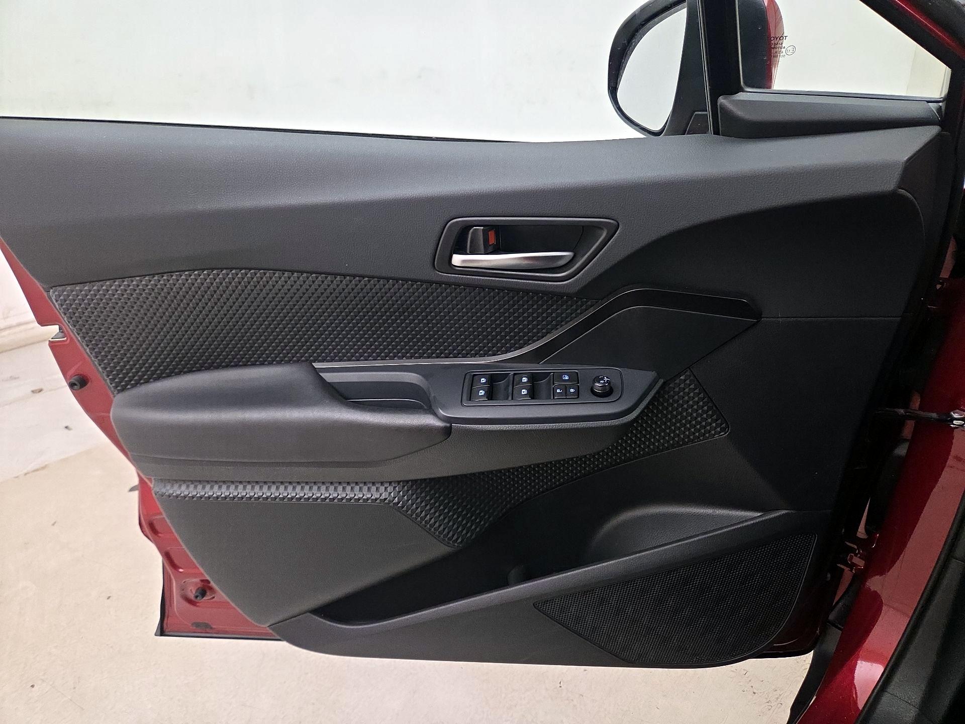 Thumbnail: 2019 Toyota C-HR - 12