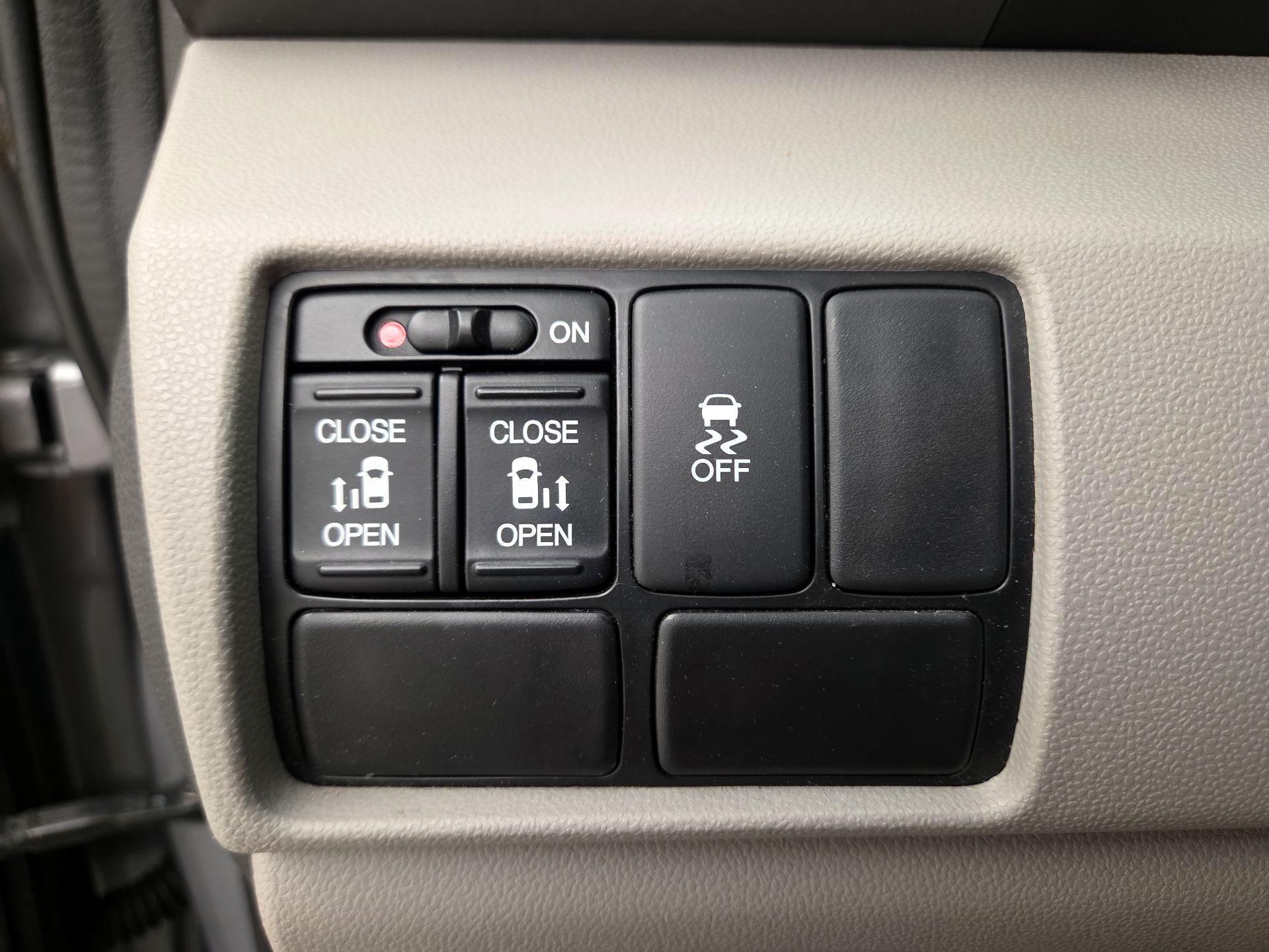 Thumbnail: 2017 Honda Odyssey - 13