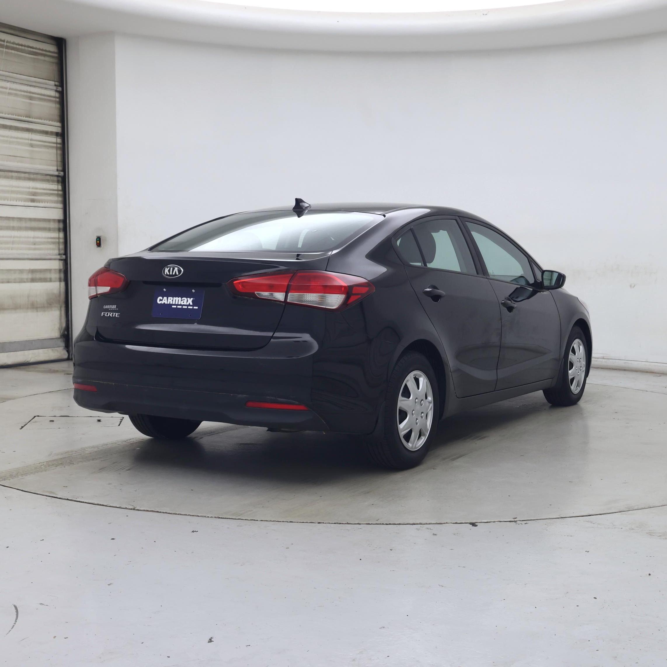 Thumbnail: 2017 Kia Forte - 8