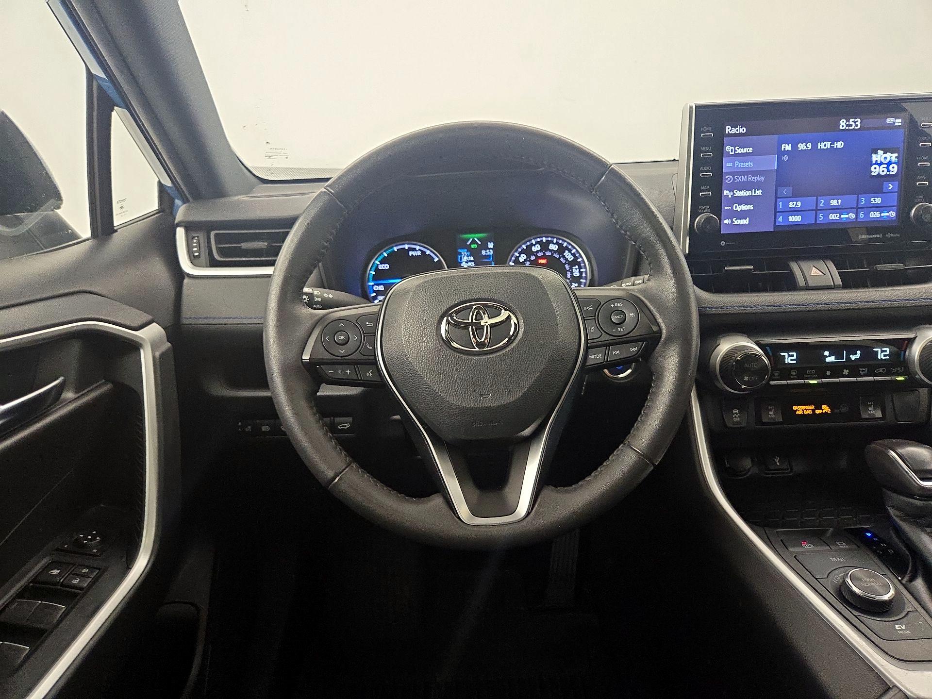 Thumbnail: 2022 Toyota RAV4 - 10