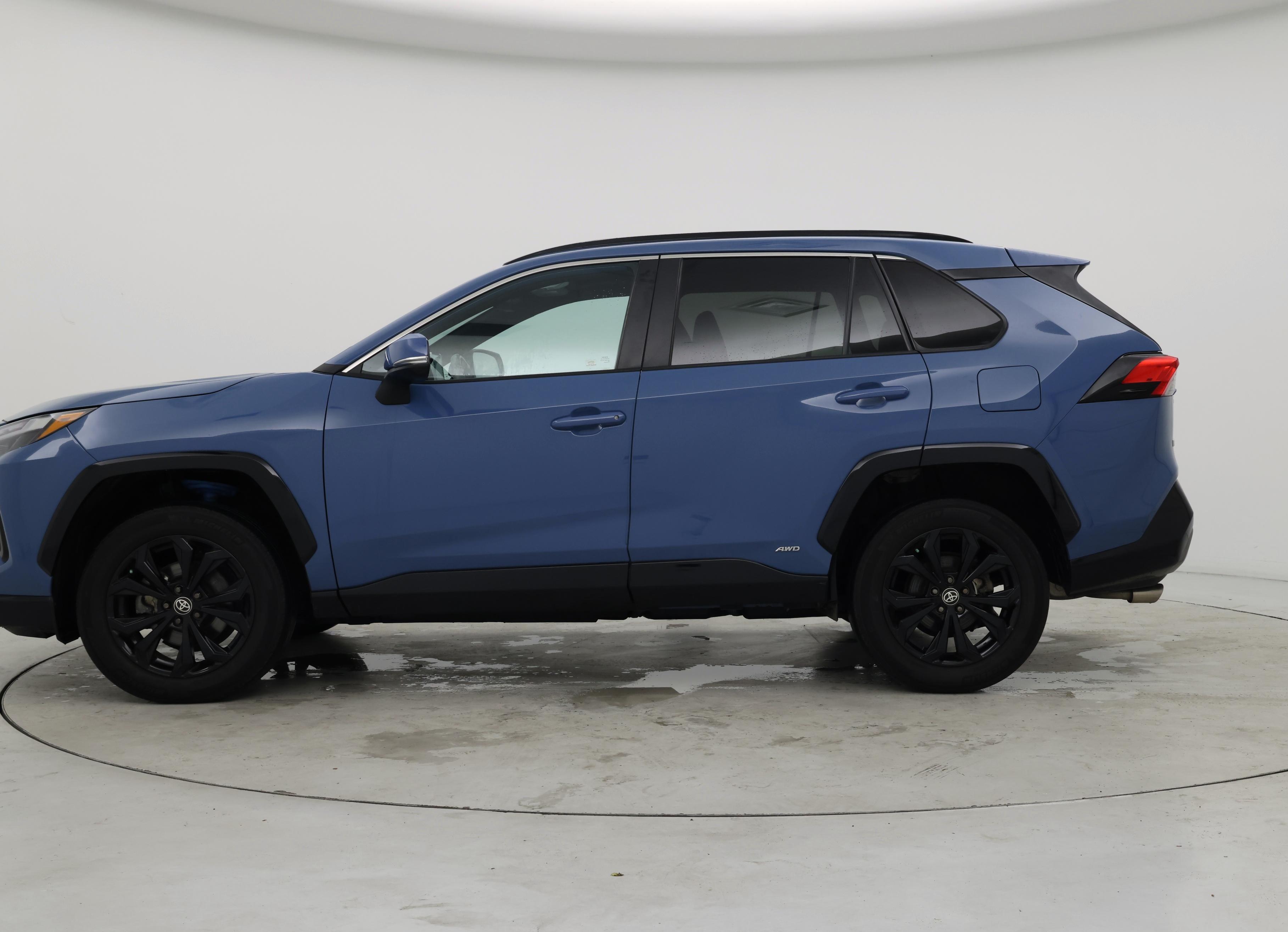 Thumbnail: 2022 Toyota RAV4 - 3