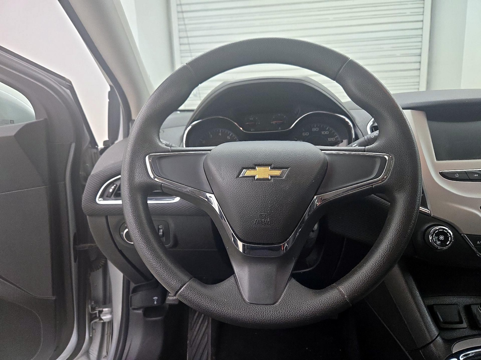 2017 Chevrolet Cruze LS - Photo 11