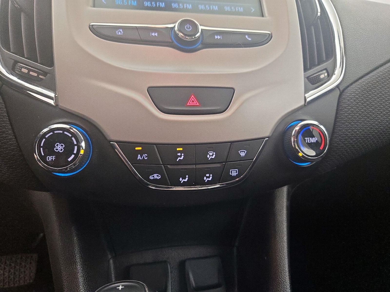 2017 Chevrolet Cruze LS - Photo 17