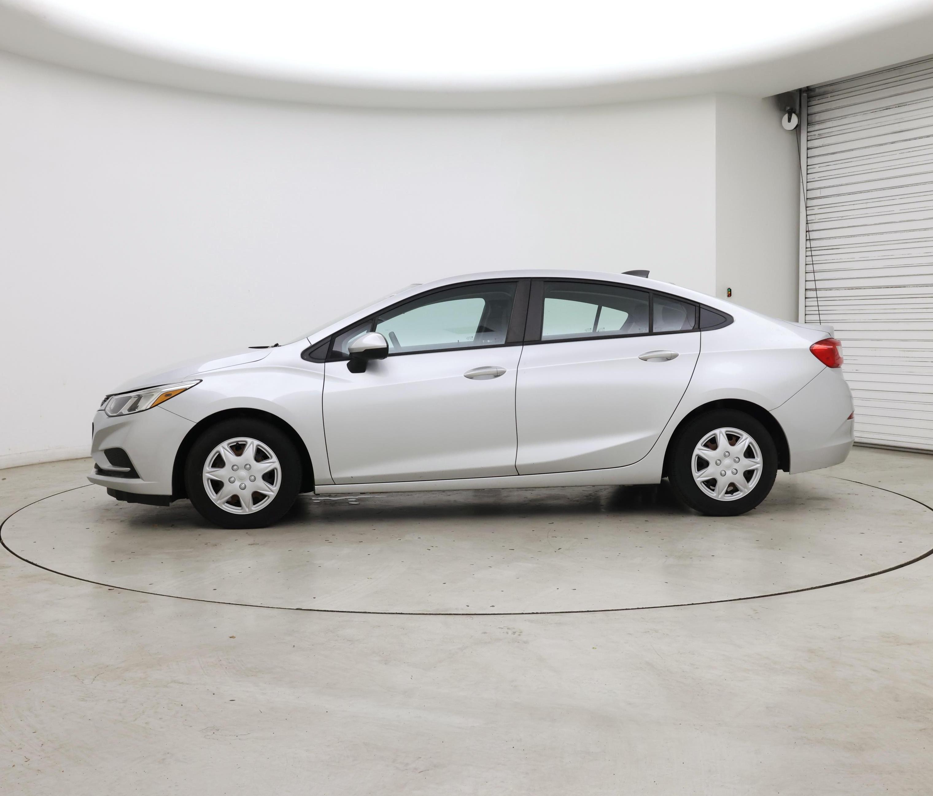 Thumbnail: 2017 Chevrolet Cruze - 3