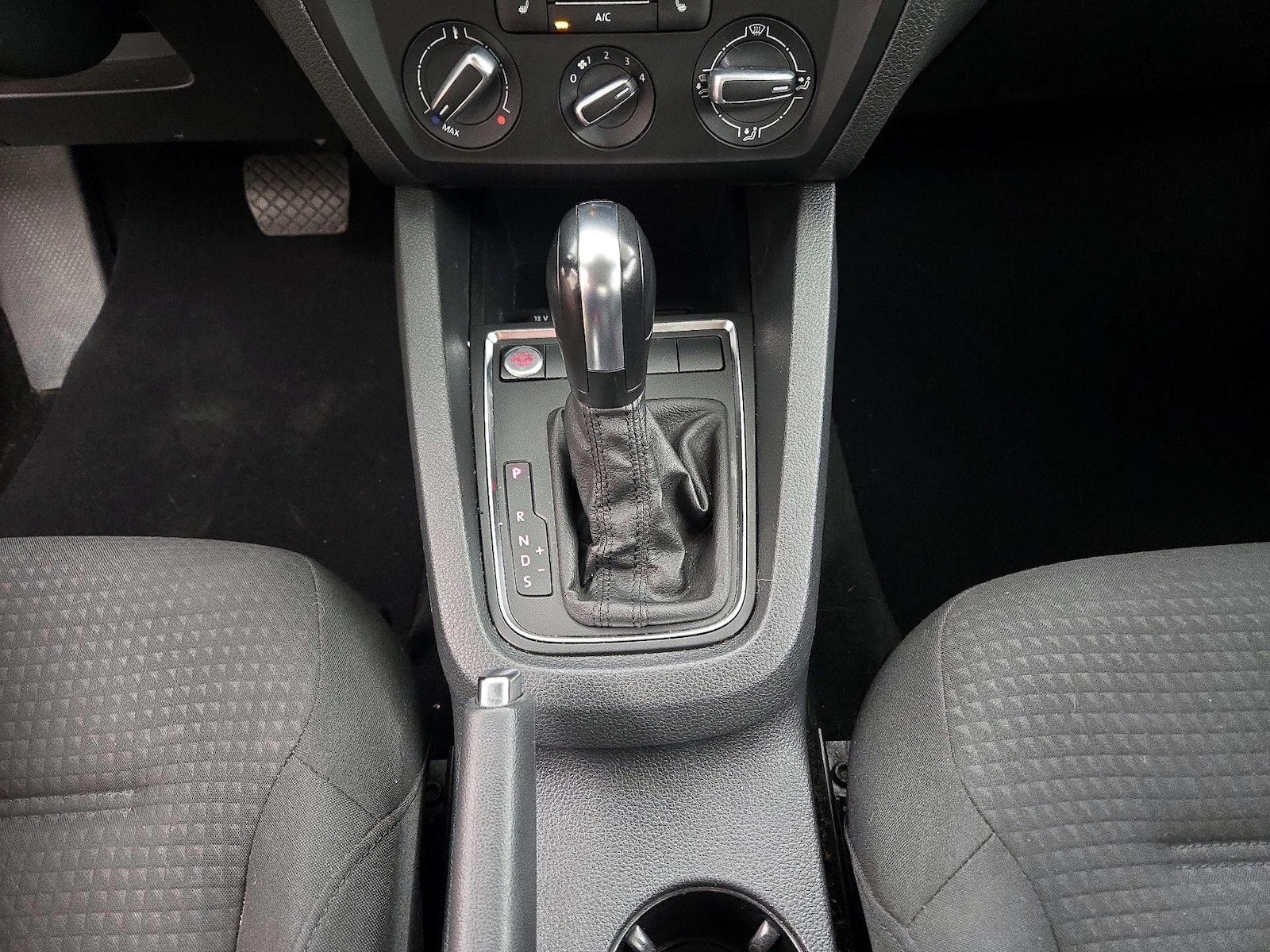 2016 Volkswagen Jetta SE - Photo 18