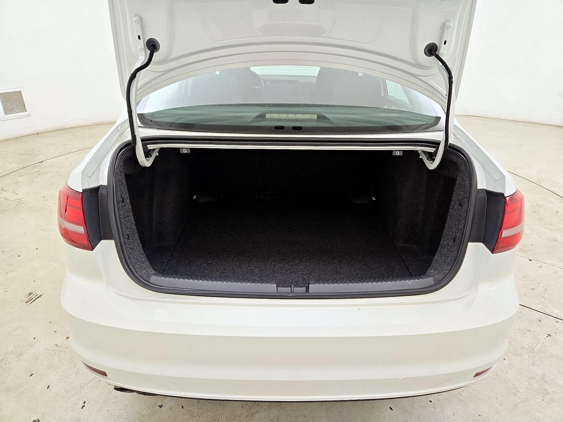Thumbnail: 2016 Volkswagen Jetta - 20