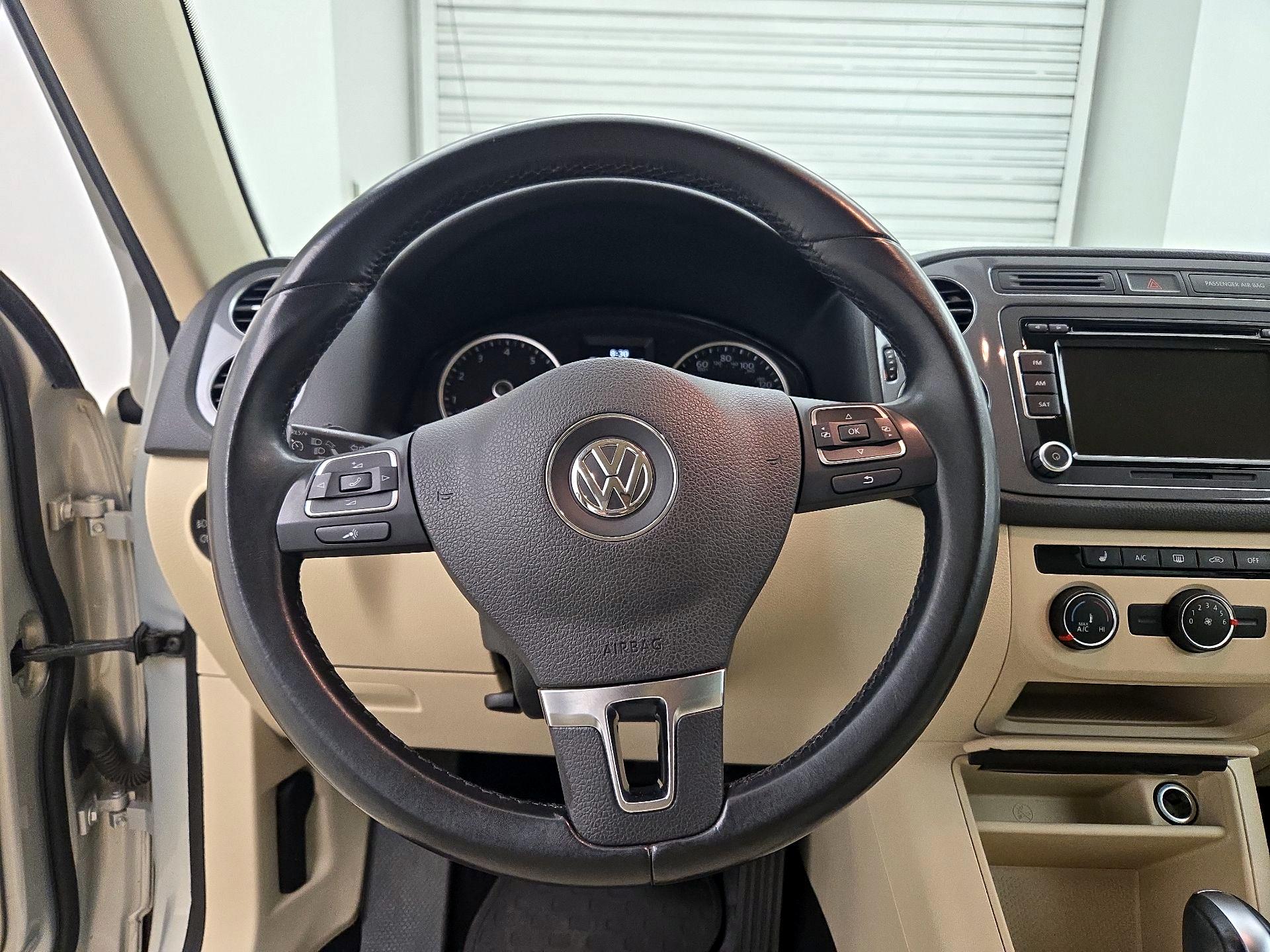 Thumbnail: 2015 Volkswagen Tiguan - 10