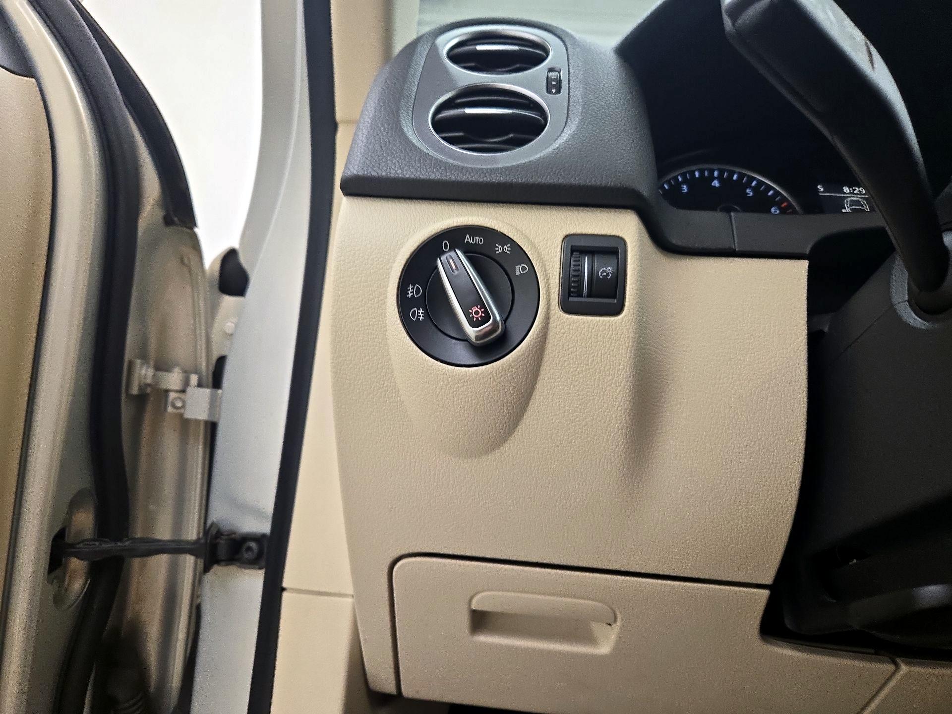 Thumbnail: 2015 Volkswagen Tiguan - 13