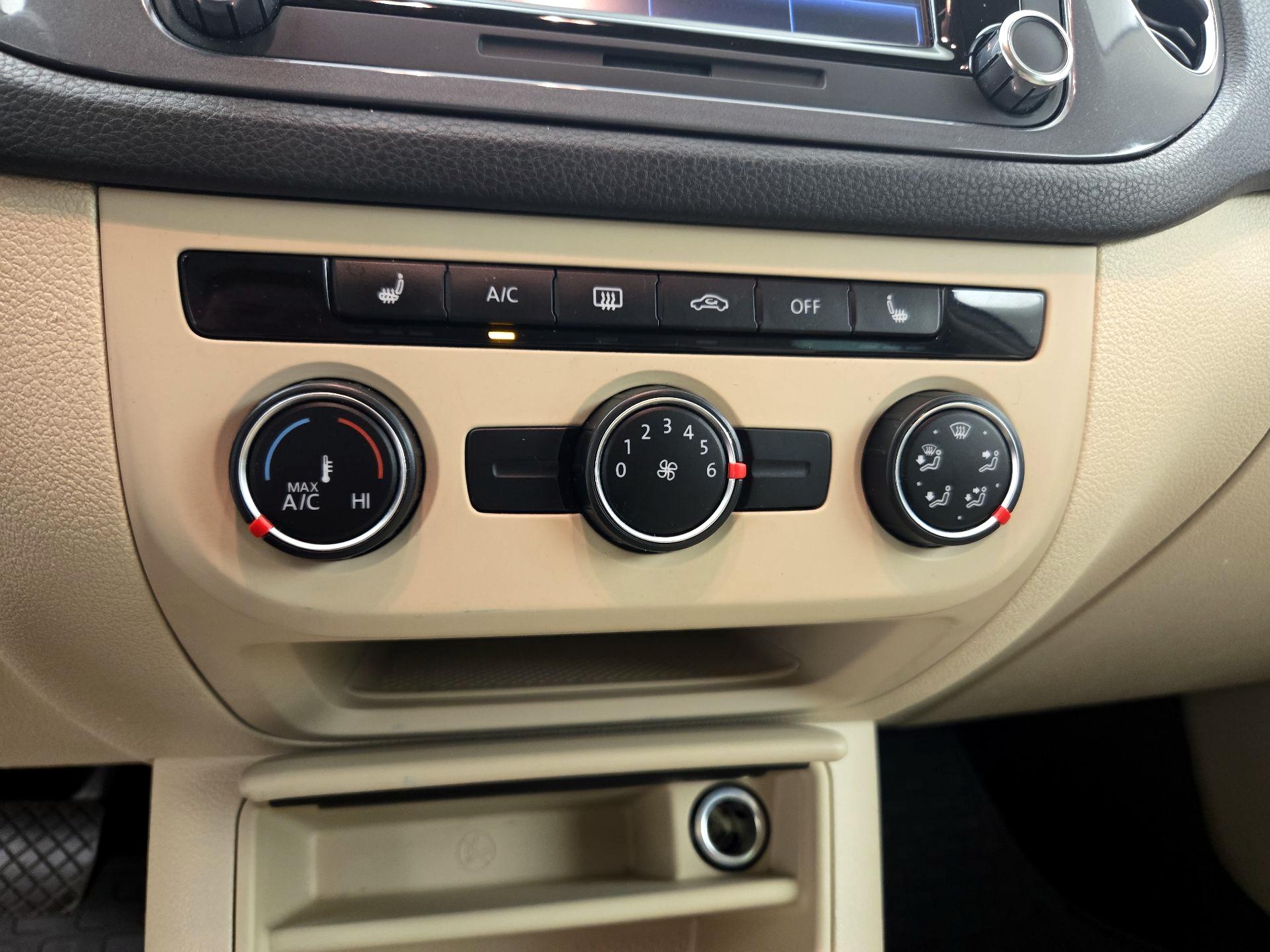 Thumbnail: 2015 Volkswagen Tiguan - 16