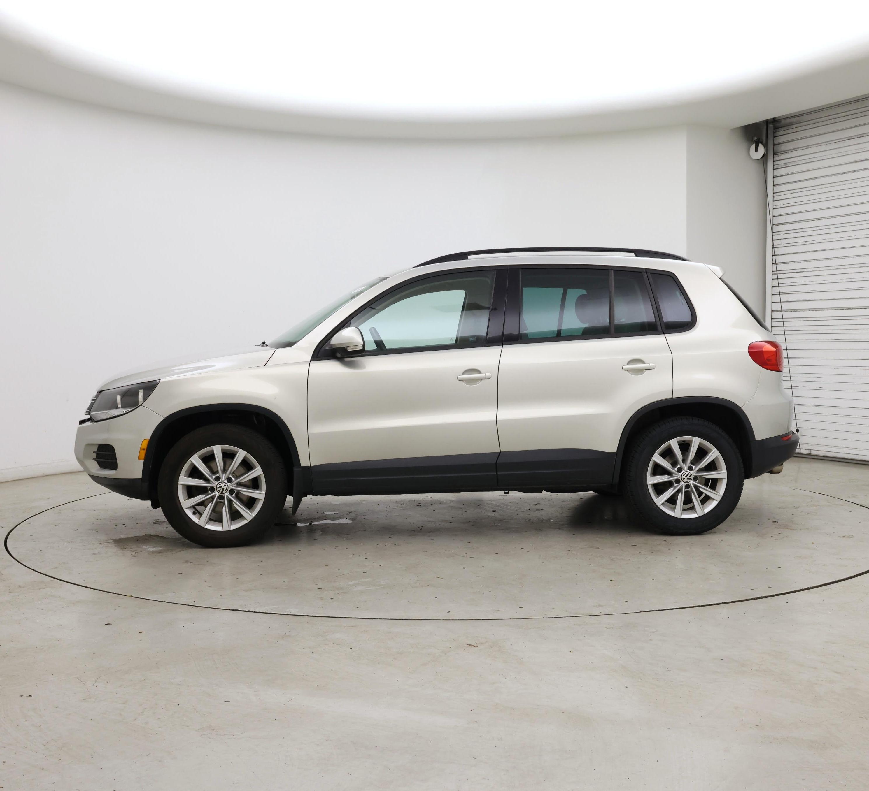 Thumbnail: 2015 Volkswagen Tiguan - 3