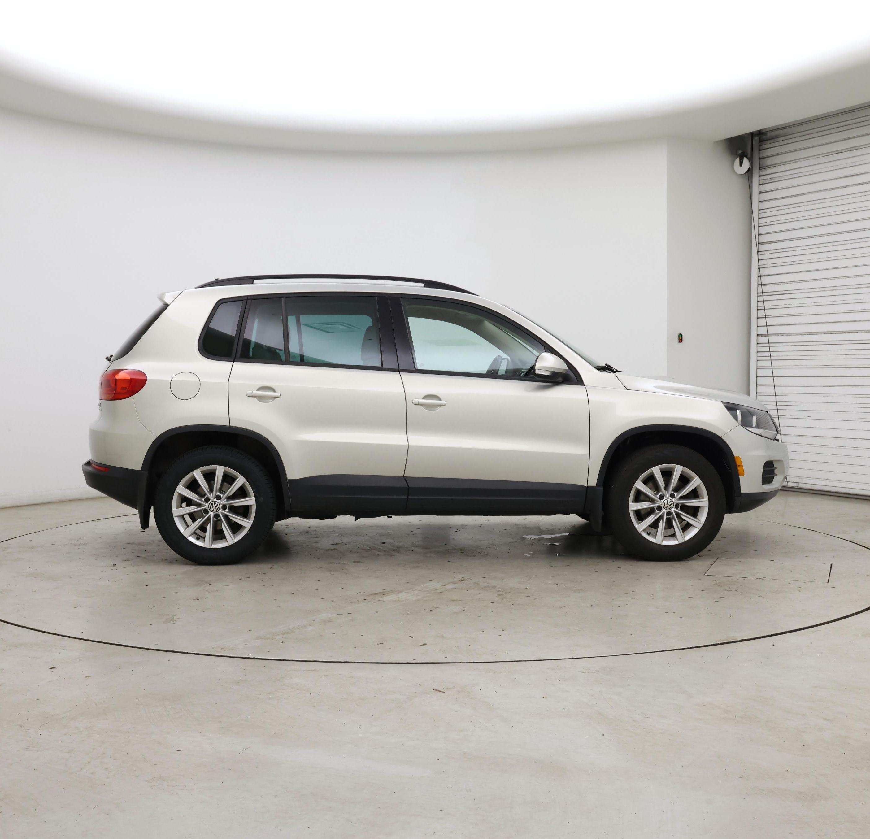 Thumbnail: 2015 Volkswagen Tiguan - 7
