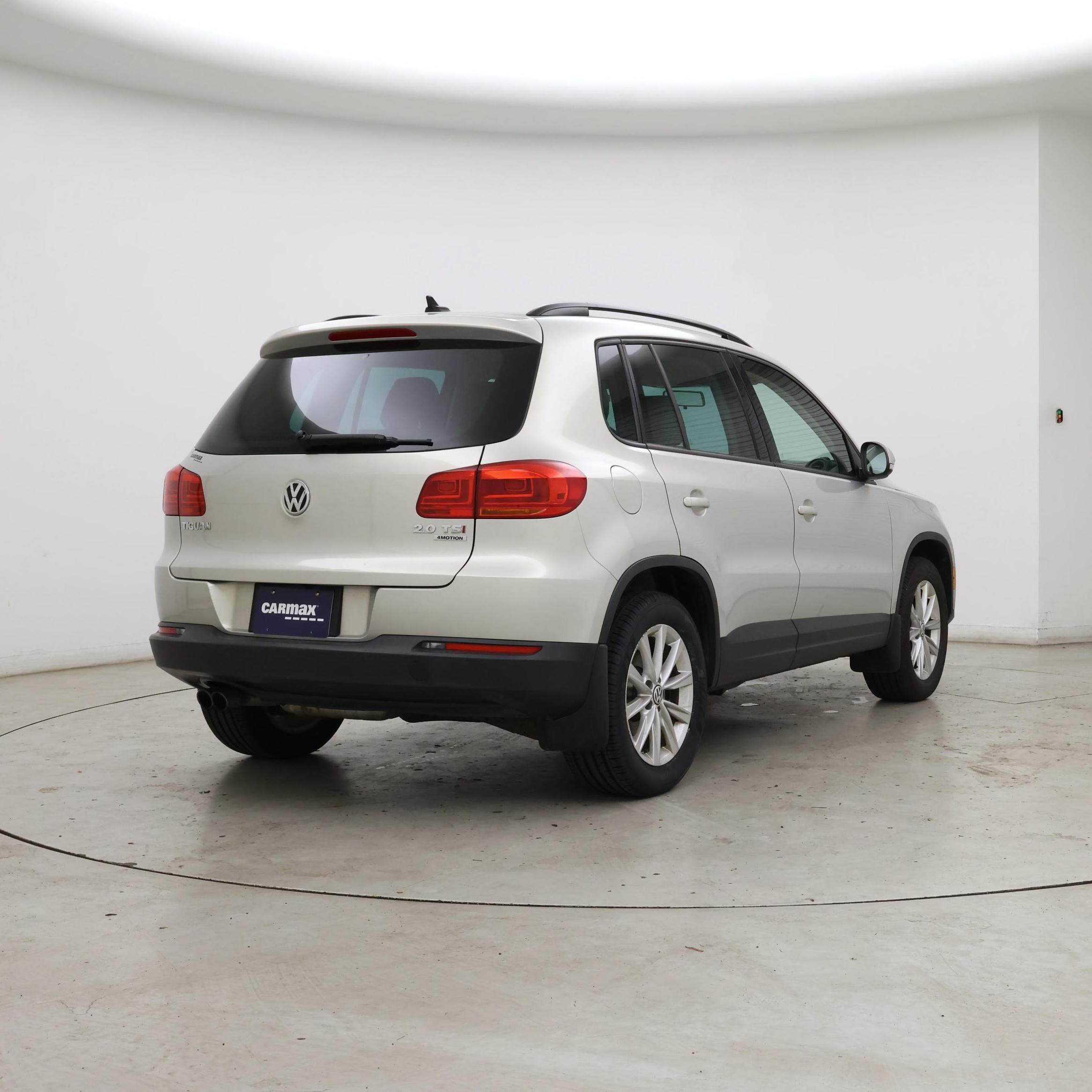 Thumbnail: 2015 Volkswagen Tiguan - 8