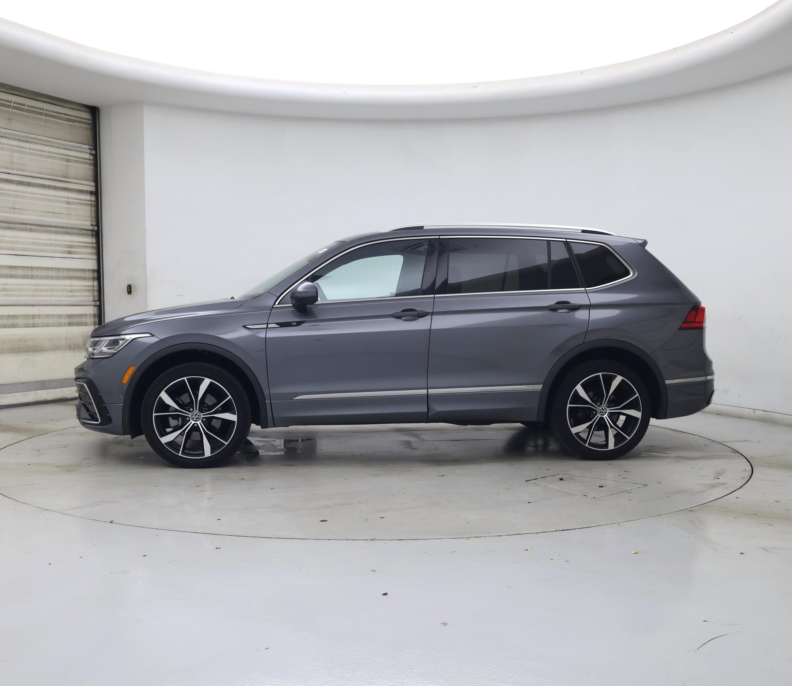 Thumbnail: 2022 Volkswagen Tiguan - 3