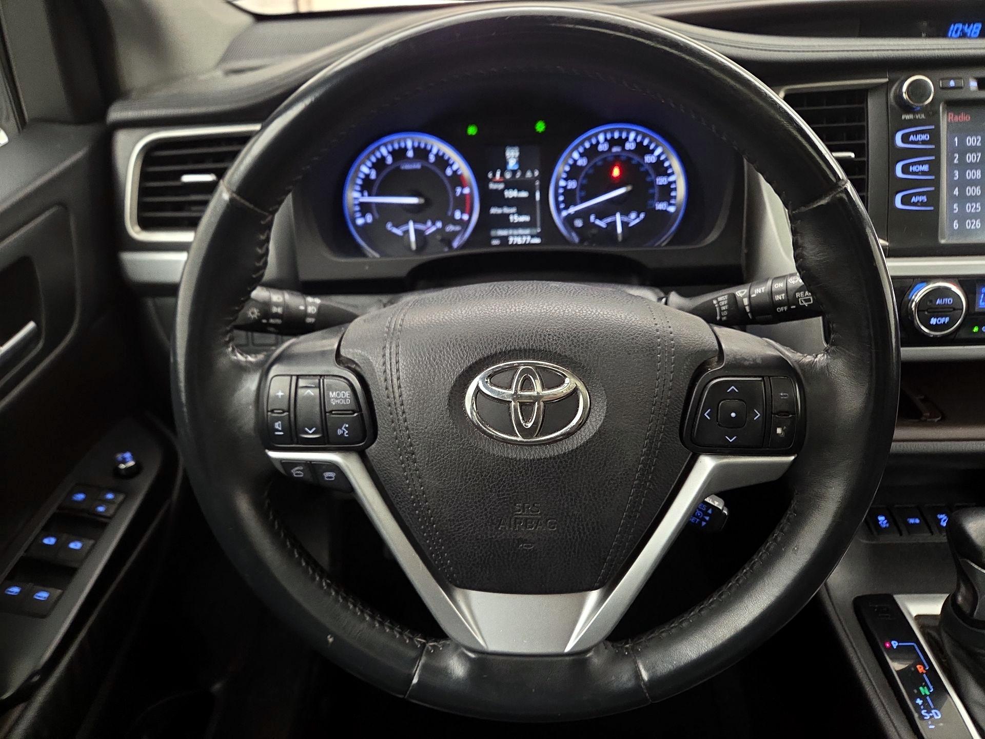 Thumbnail: 2015 Toyota Highlander - 10