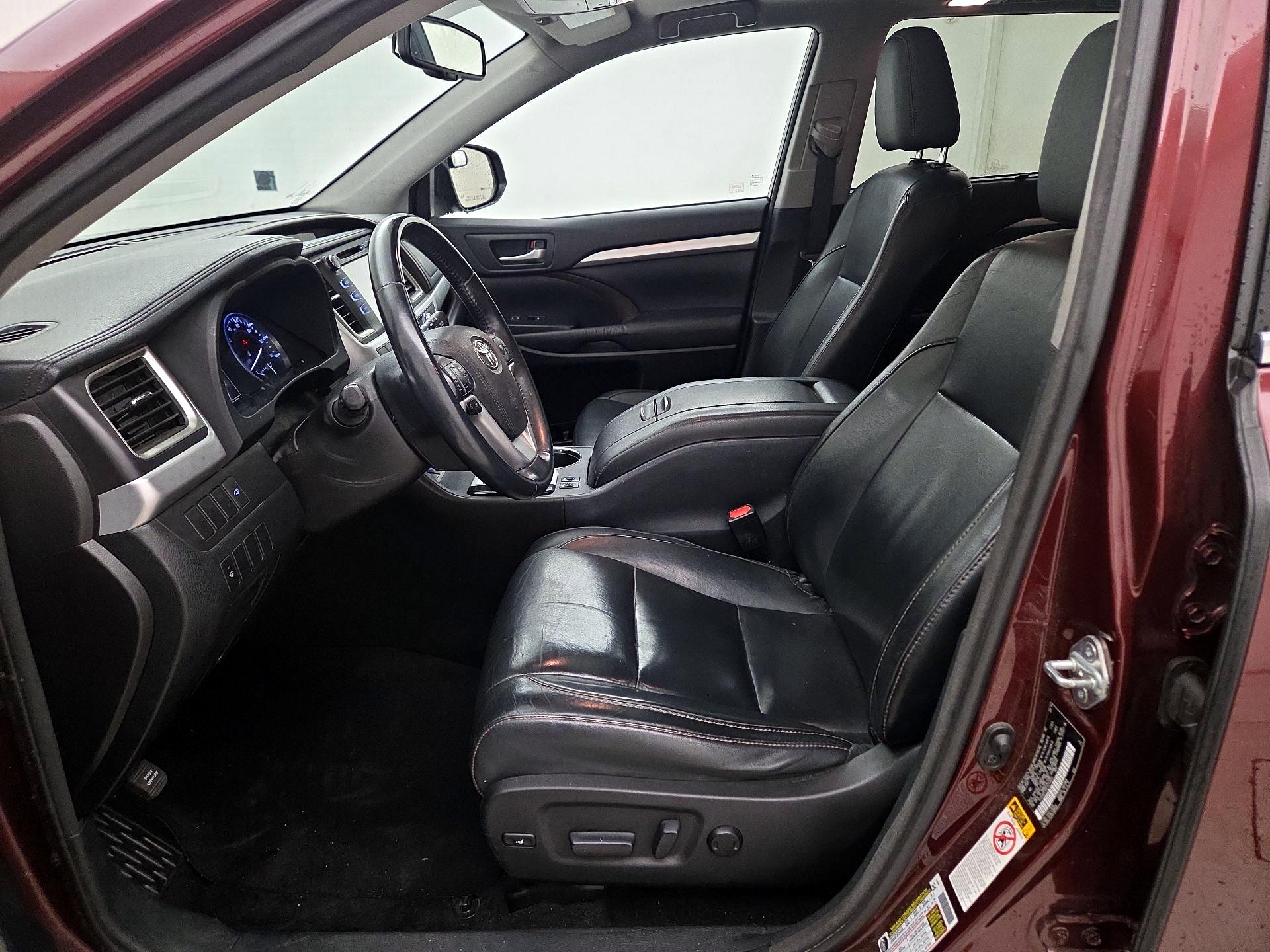 Thumbnail: 2015 Toyota Highlander - 11