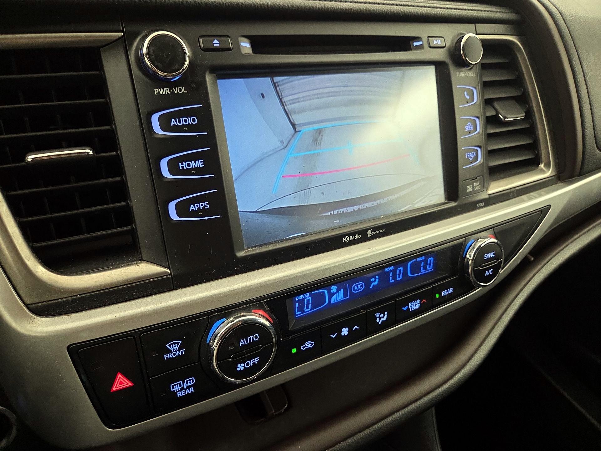 Thumbnail: 2015 Toyota Highlander - 14