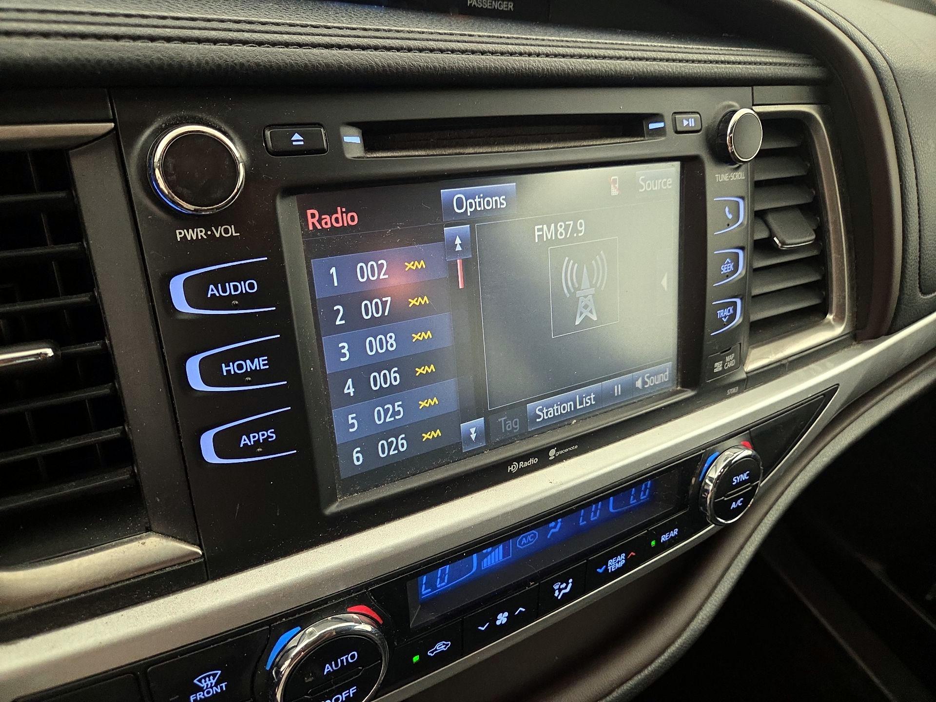 Thumbnail: 2015 Toyota Highlander - 15