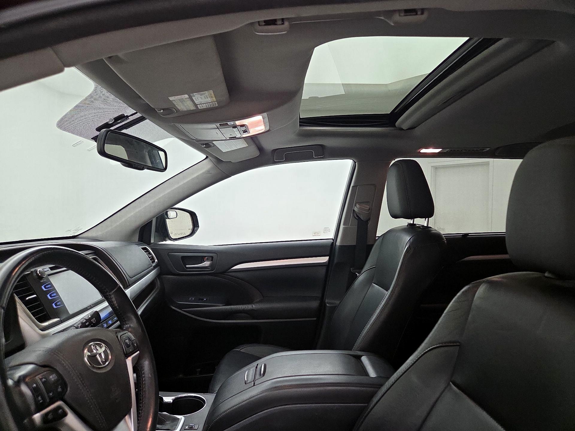 Thumbnail: 2015 Toyota Highlander - 19