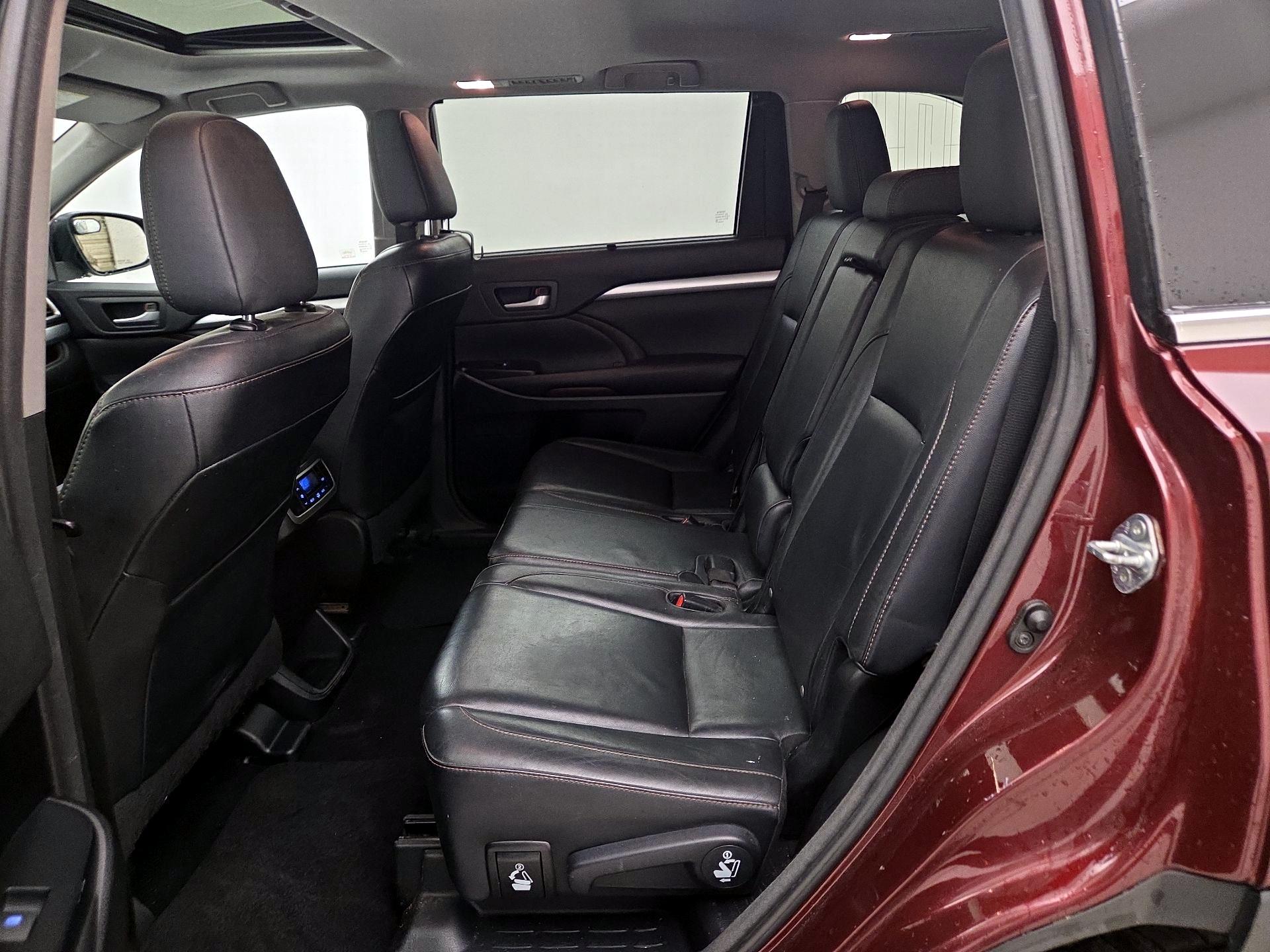 Thumbnail: 2015 Toyota Highlander - 20