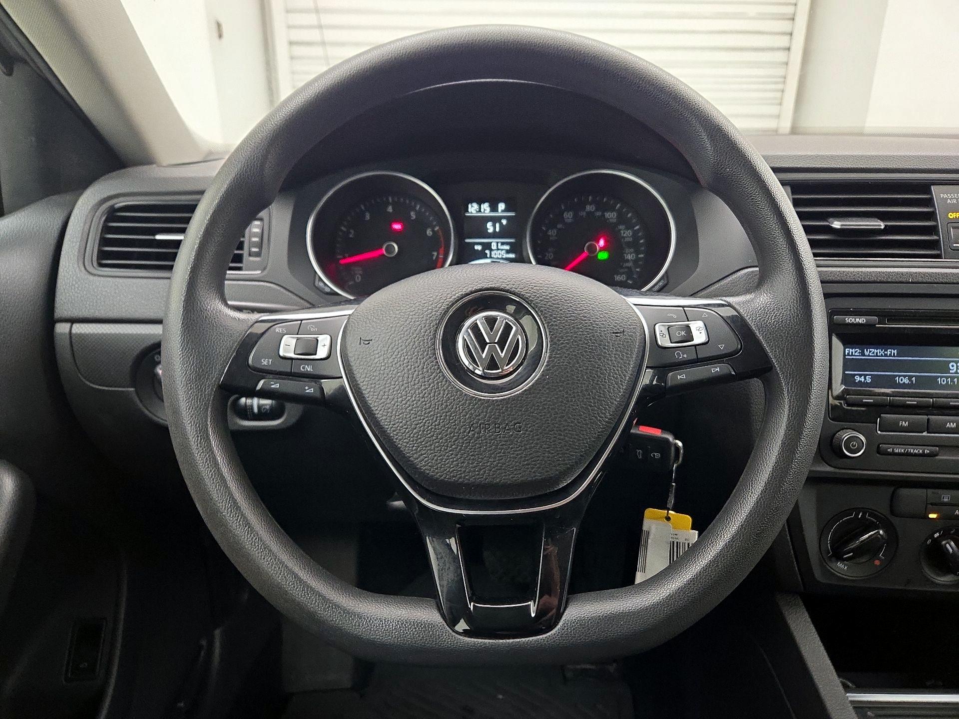 Thumbnail: 2015 Volkswagen Jetta - 10