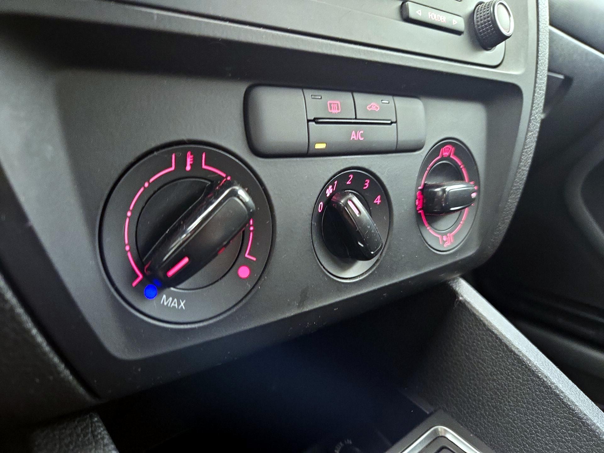 Thumbnail: 2015 Volkswagen Jetta - 15
