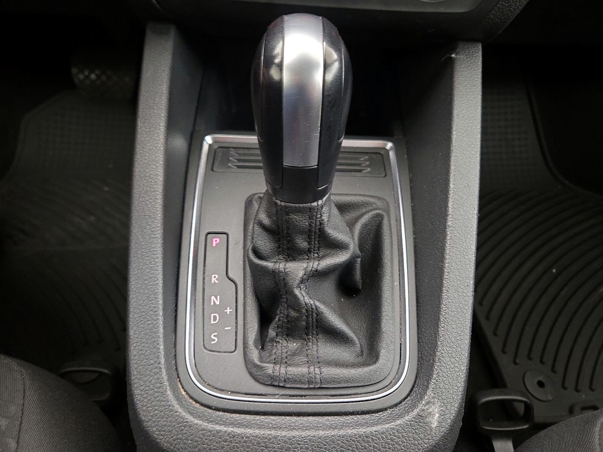 Thumbnail: 2015 Volkswagen Jetta - 16