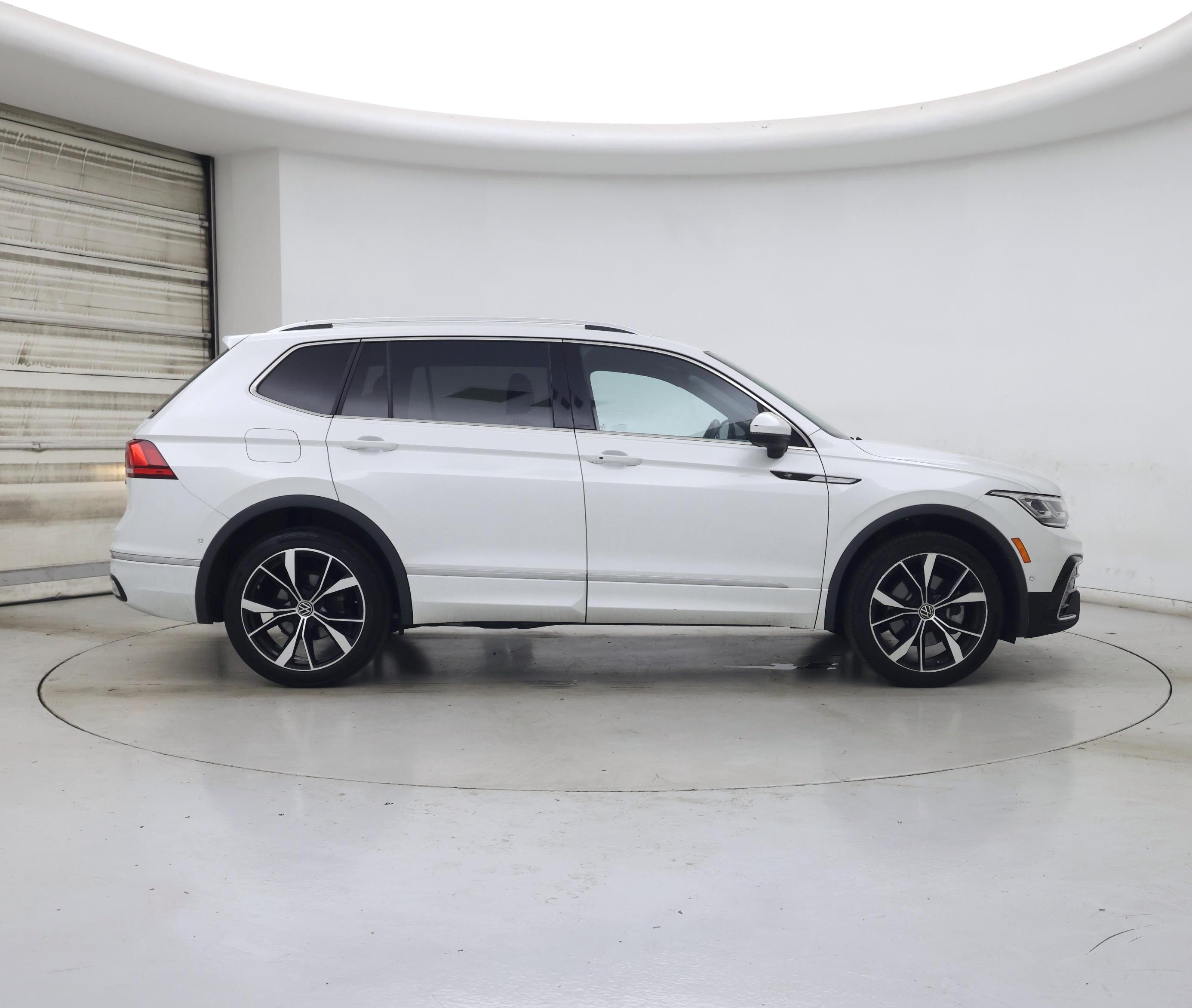 Thumbnail: 2022 Volkswagen Tiguan - 7