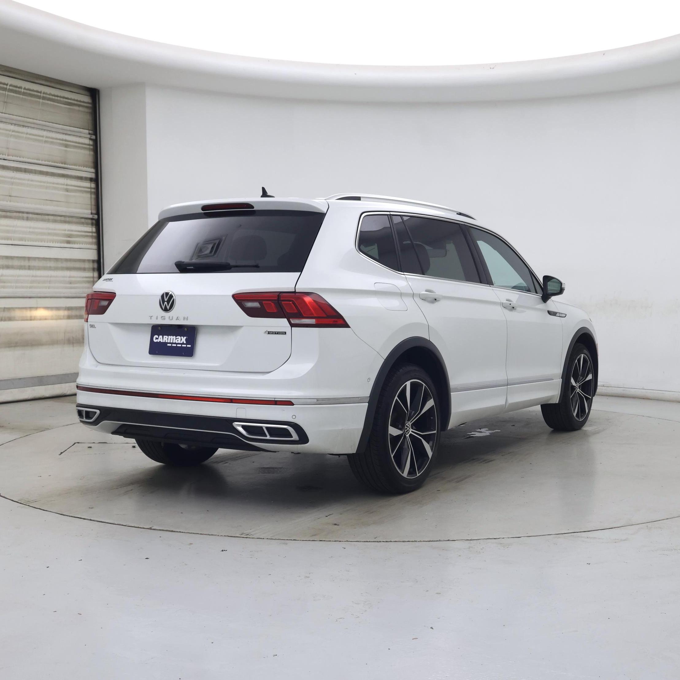Thumbnail: 2022 Volkswagen Tiguan - 8