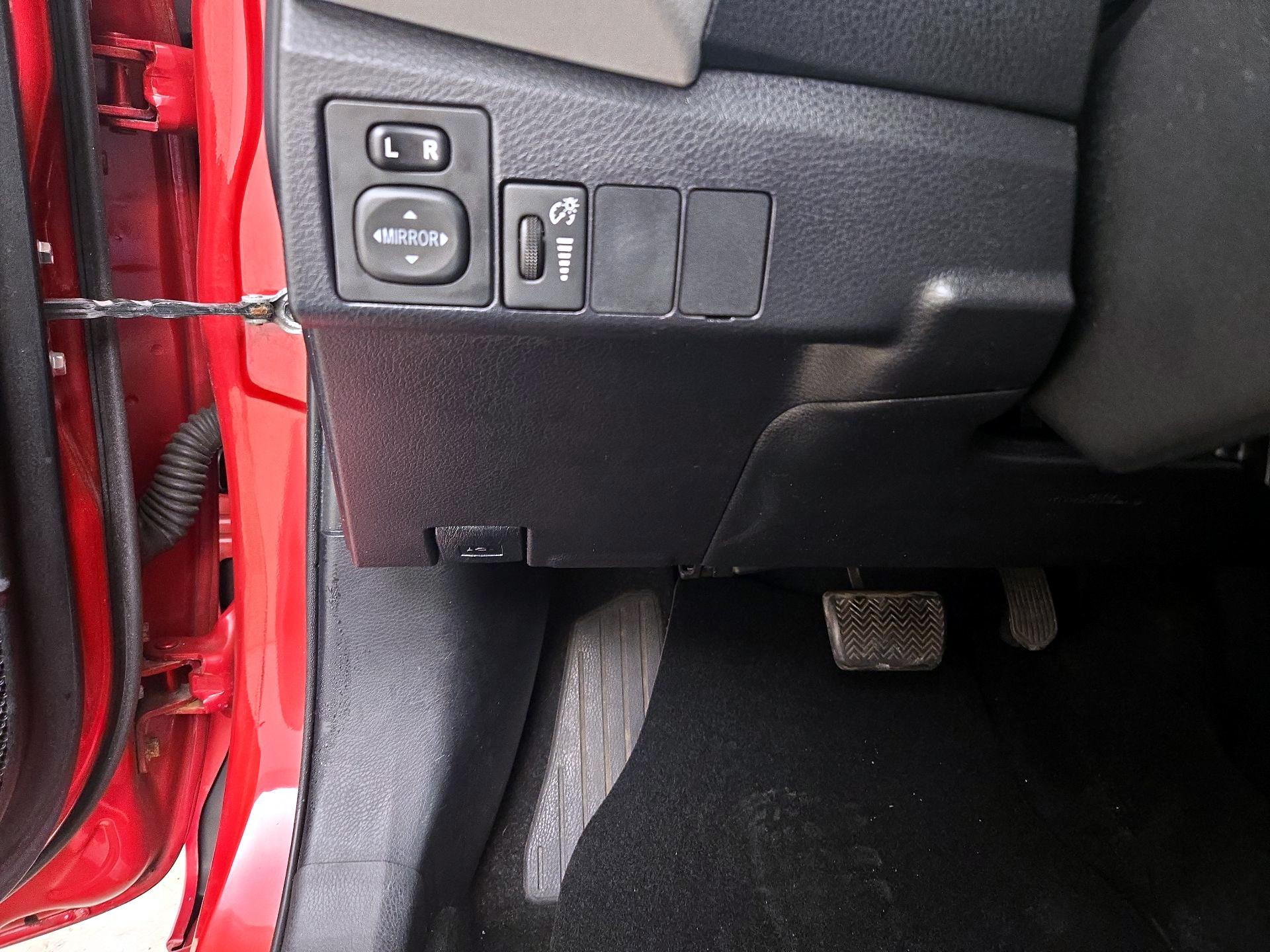 Thumbnail: 2014 Toyota Corolla - 13