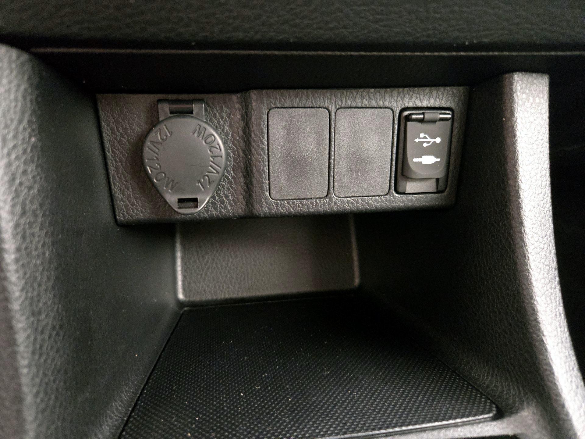 Thumbnail: 2014 Toyota Corolla - 18