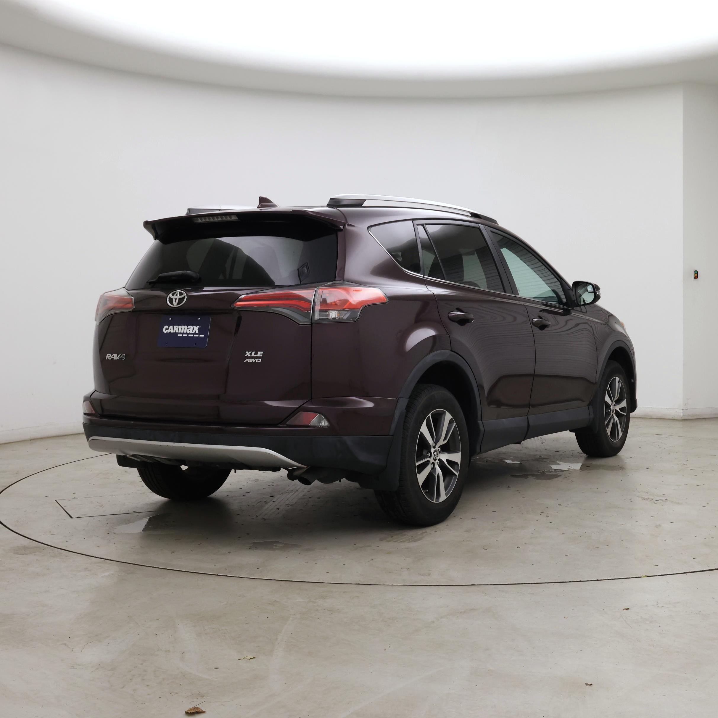 Thumbnail: 2016 Toyota RAV4 - 8