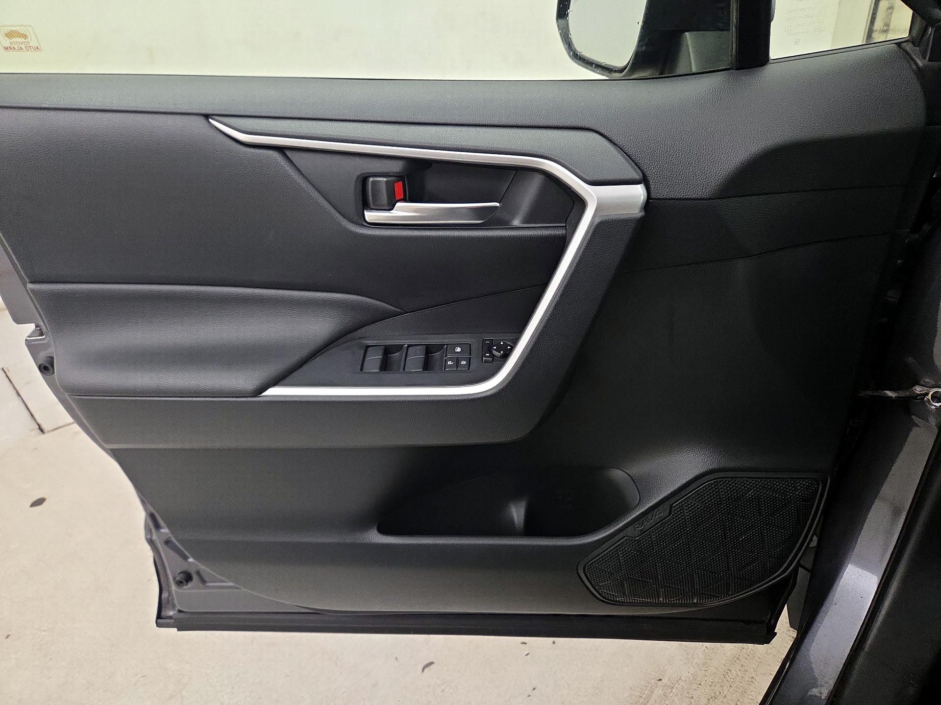 Thumbnail: 2021 Toyota RAV4 - 12