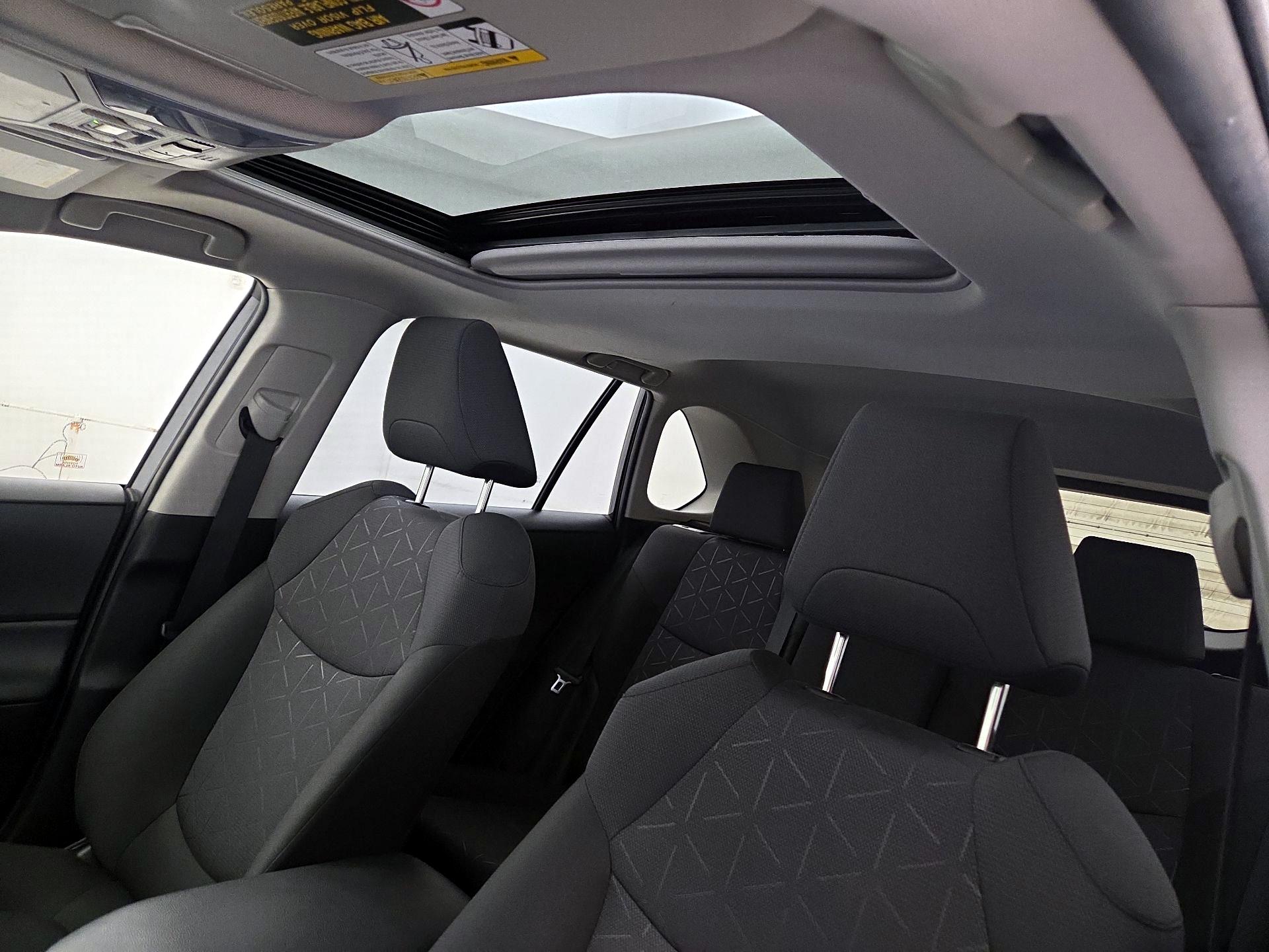 Thumbnail: 2021 Toyota RAV4 - 19