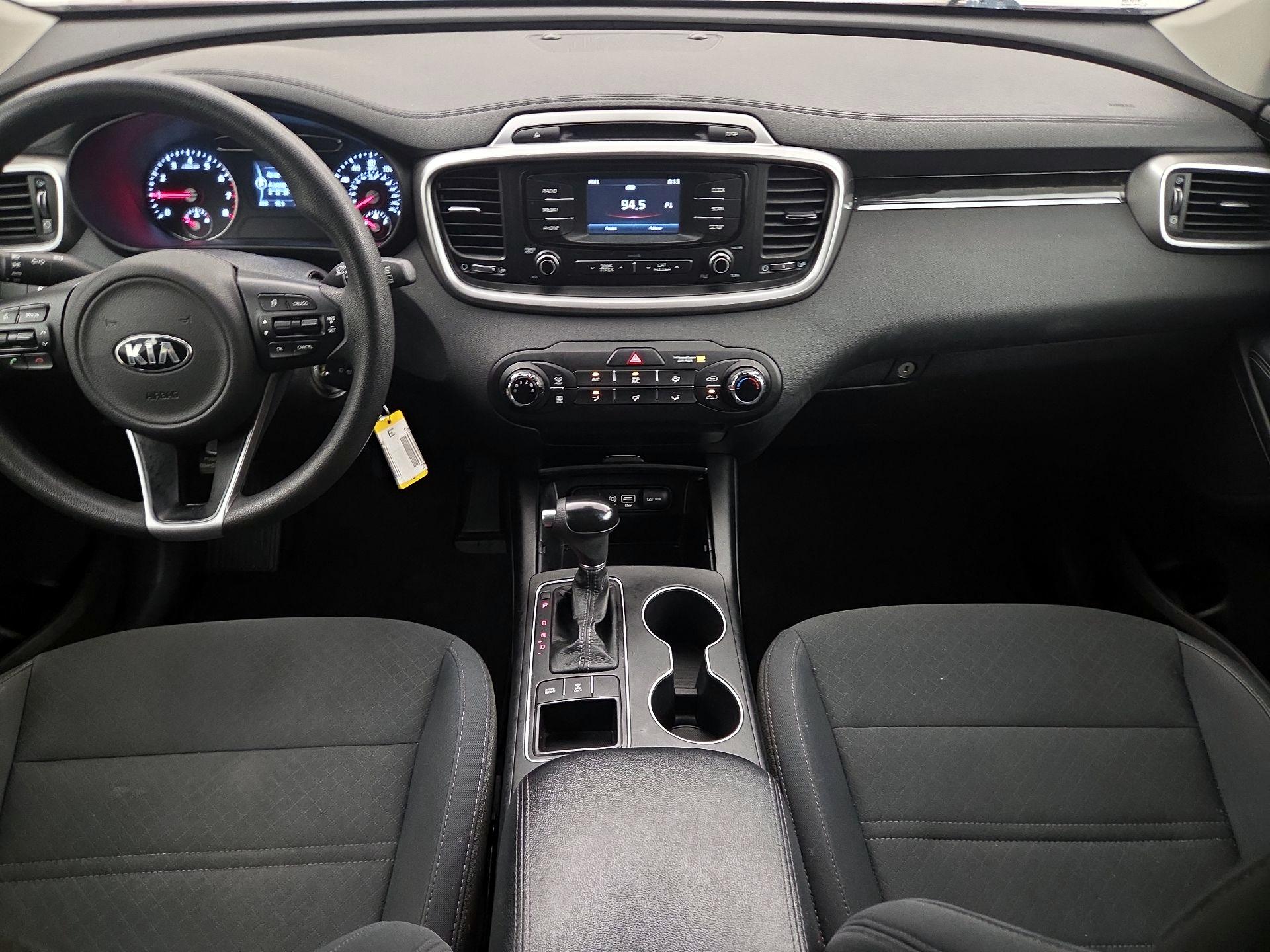 Thumbnail: 2017 Kia Sorento - 9