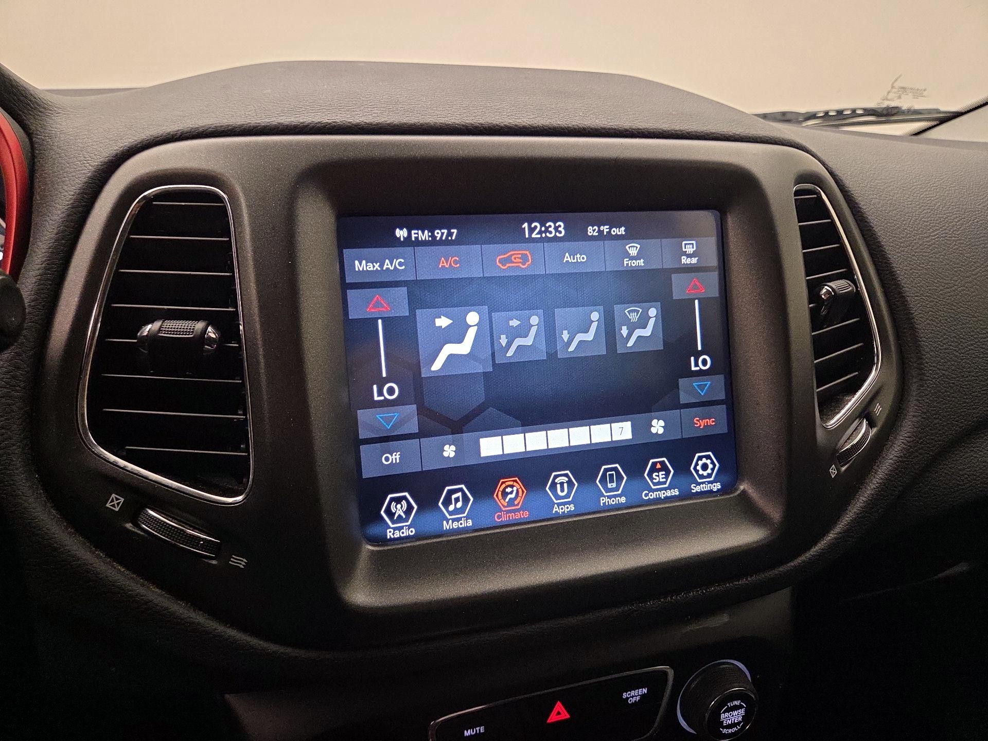 Thumbnail: 2019 Jeep Compass - 16