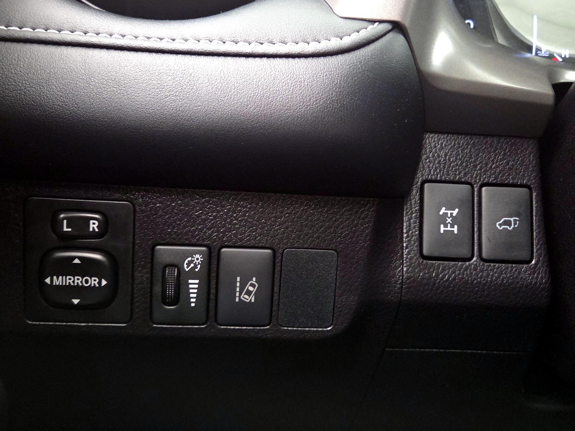 Thumbnail: 2018 Toyota RAV4 - 13